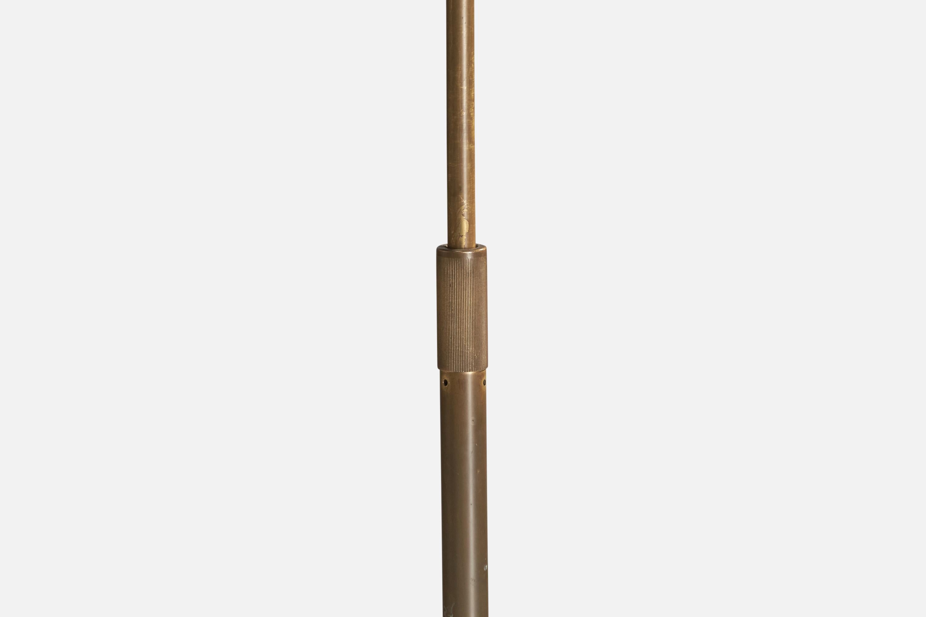 Milieu du XXe siècle Giuseppe Ostuni, lampadaire en laiton, Italie, années 1950 en vente