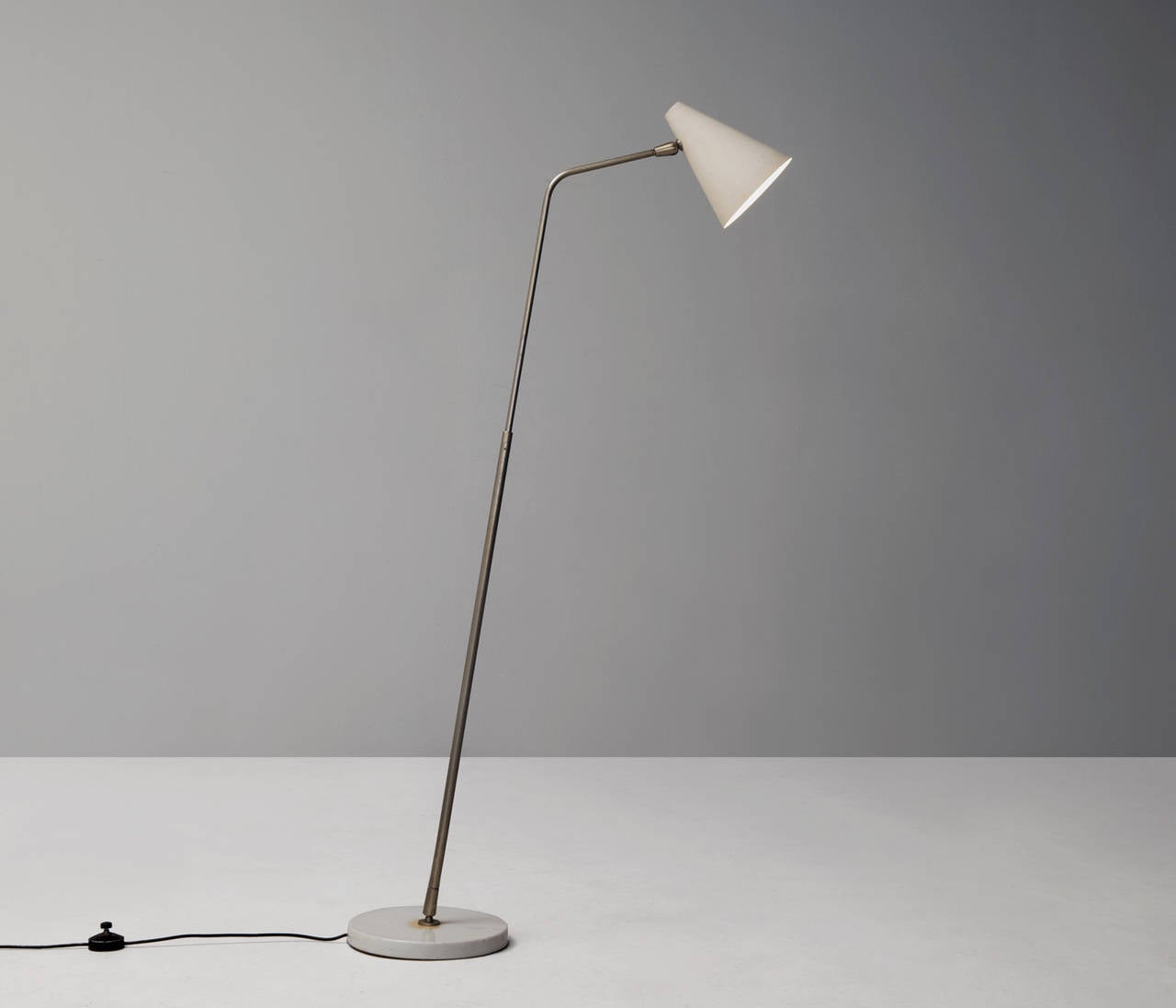 Floor lamp, in brass, metal and marble, by Giuseppe Ostuni for O-Luce, Italy, 1950s. 

O-Luce floor lamp by Giuseppe Ostuni with a beautiful original off-white shade. This stem is fully adjustable due to this extension into various lengths. The