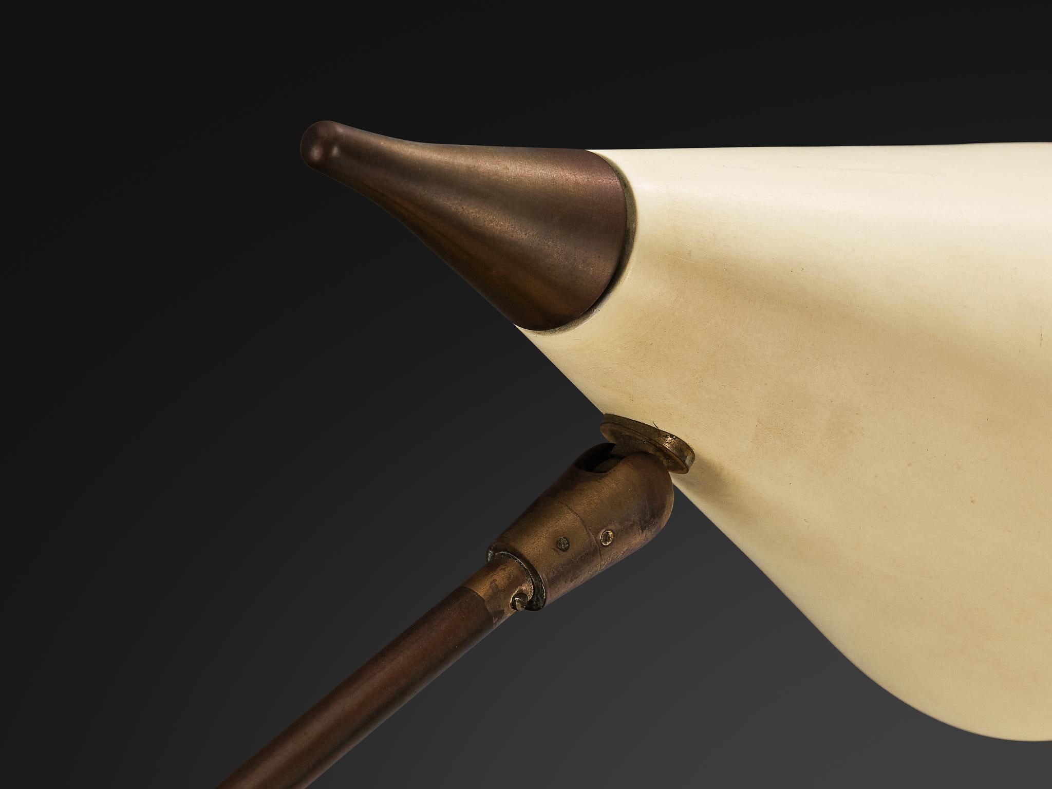 Italiano Giuseppe Ostuni per O-Luce Lampada da terra a due bracci '339/2' in marmo e ottone in vendita