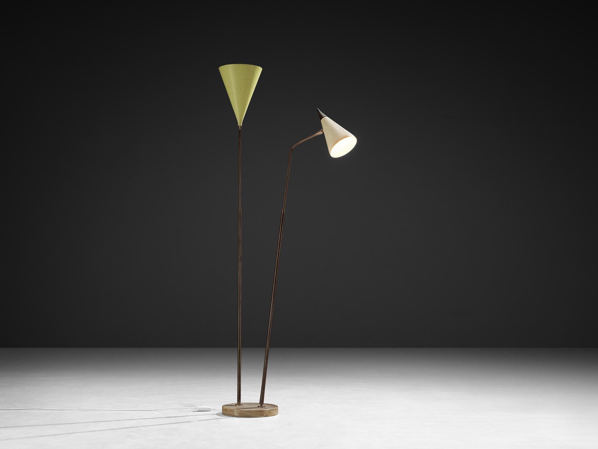 Italiano Giuseppe Ostuni per O-Luce Lampada da terra a due bracci '339/2' in marmo e ottone in vendita