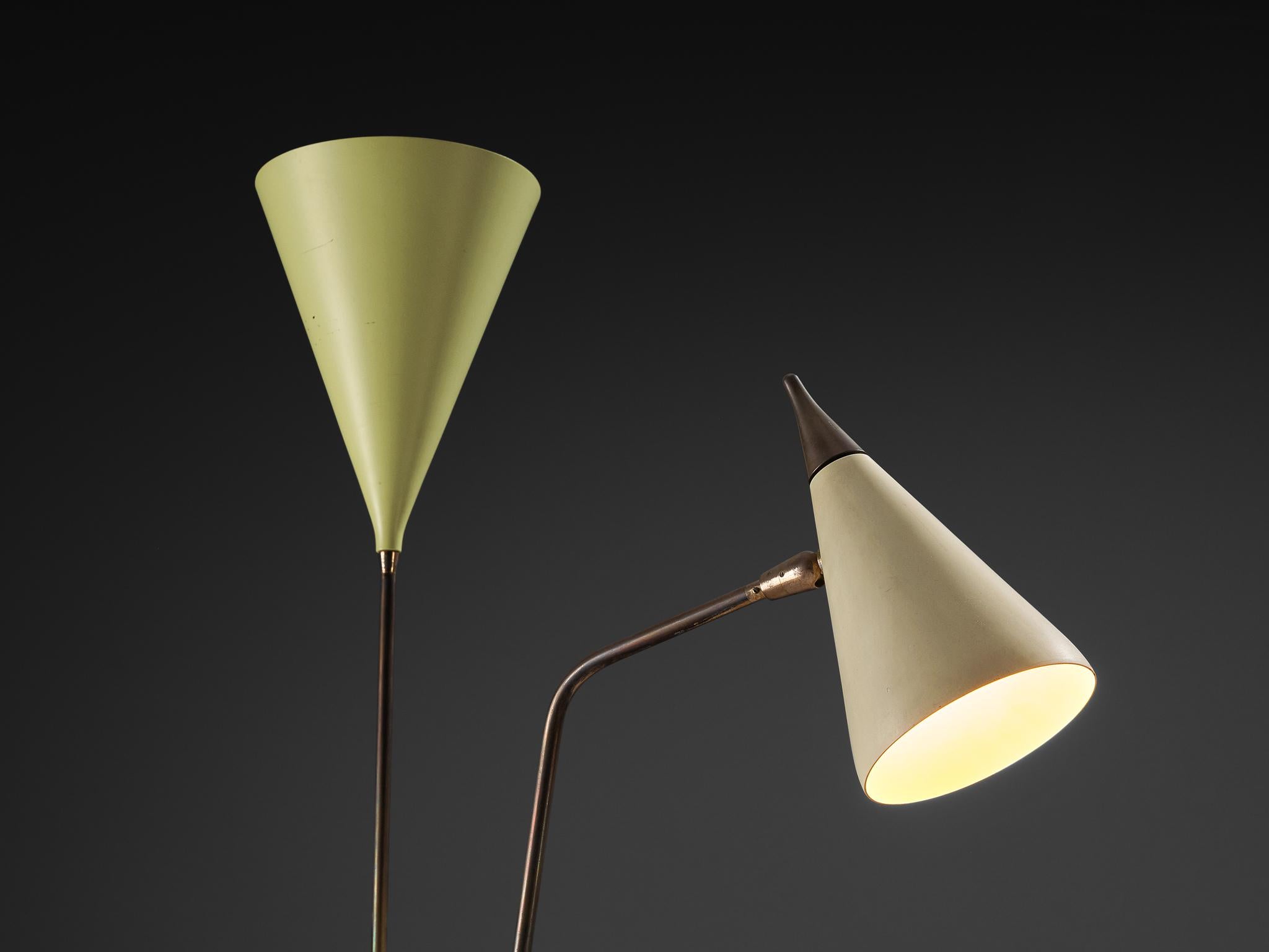 Metà XX secolo Giuseppe Ostuni per O-Luce Lampada da terra a due bracci '339/2' in marmo e ottone in vendita