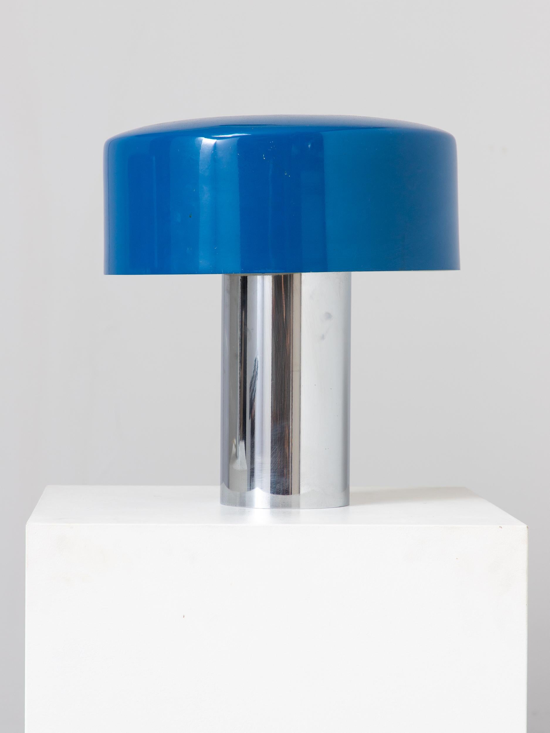 Giuseppe Ostuni for Oluce Chrome and Blue Tables Lamps Italian 1950s In Good Condition For Sale In Brooklyn, NY