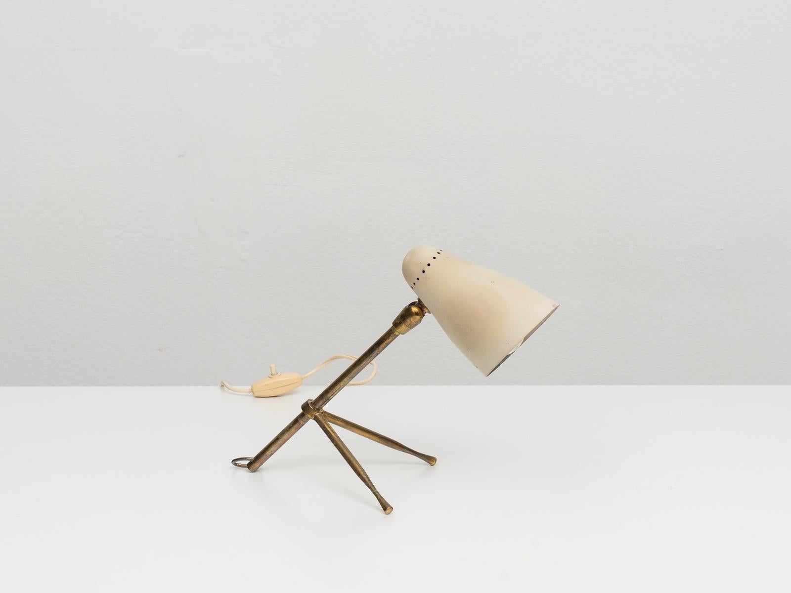 Iconic lamp designed by Giuseppe Ostuni for his own manufacturer, O-Luce. This lamp is model n. 215, also known as 