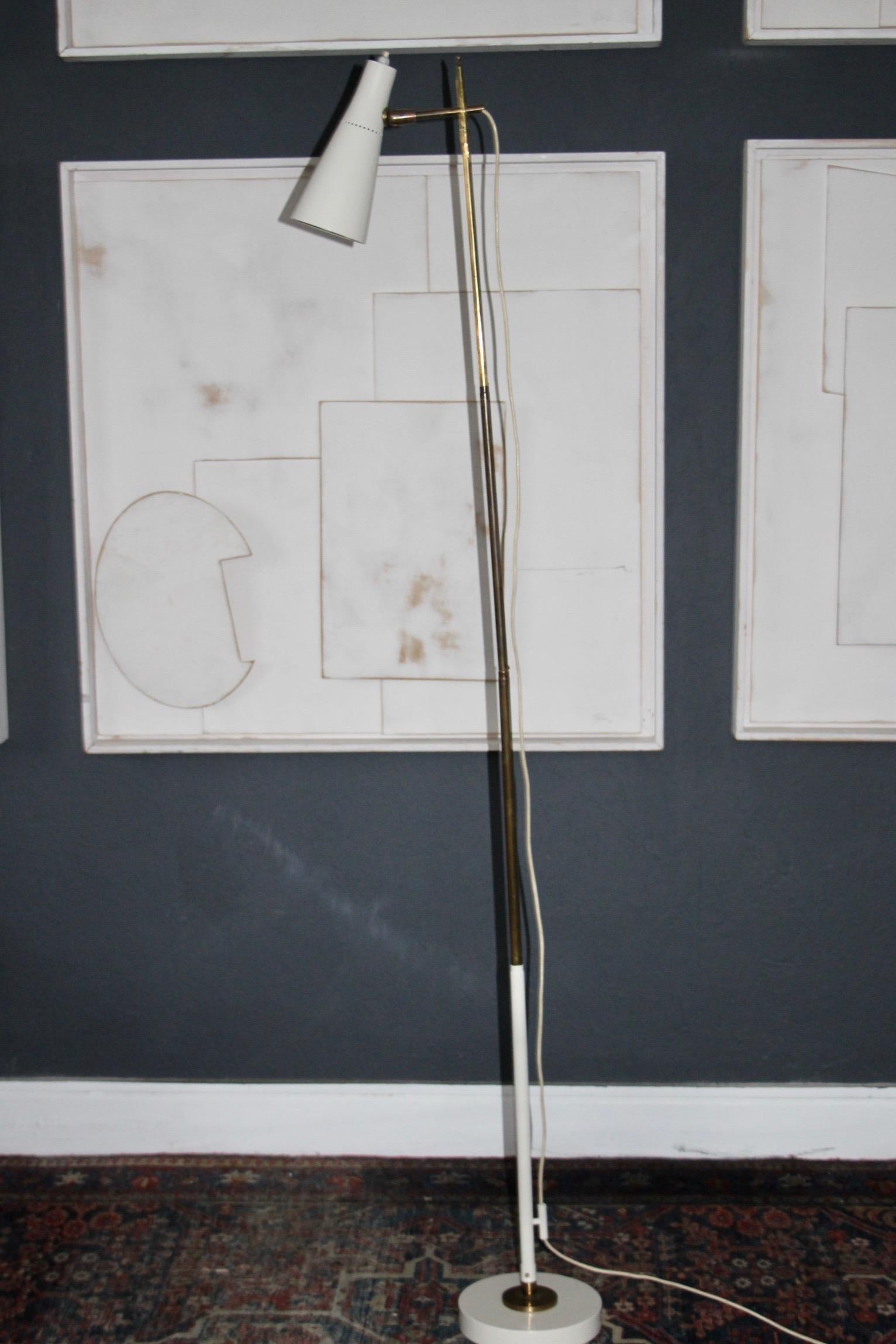 Giuseppe Ostuni model 201  with telescopic arm, Oluce edition, 1950 For Sale 7