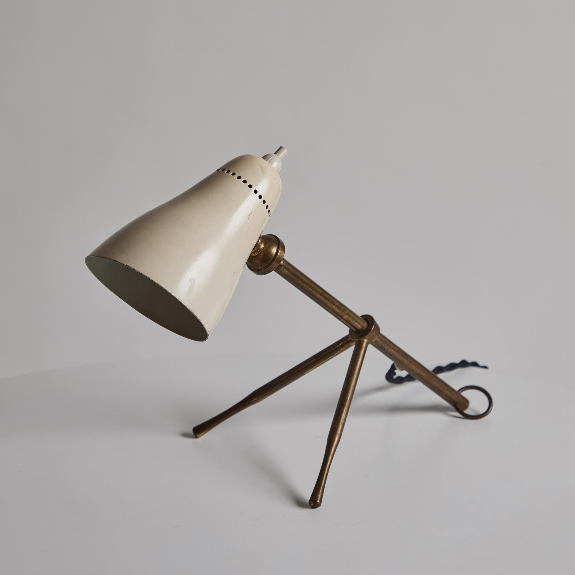 Giuseppe Ostuni, Modell #215 'Ochetta' Wand- oder Tischlampe aus Metall und Messing für O-Luce im Angebot 7