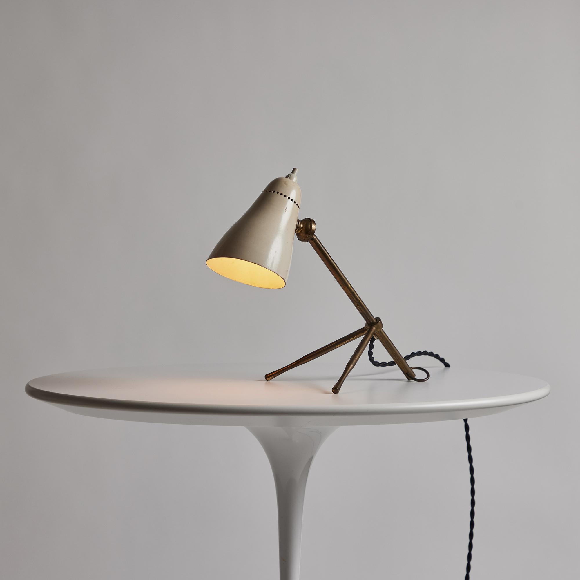 Giuseppe Ostuni, Modell #215 'Ochetta' Wand- oder Tischlampe aus Metall und Messing für O-Luce im Angebot 13