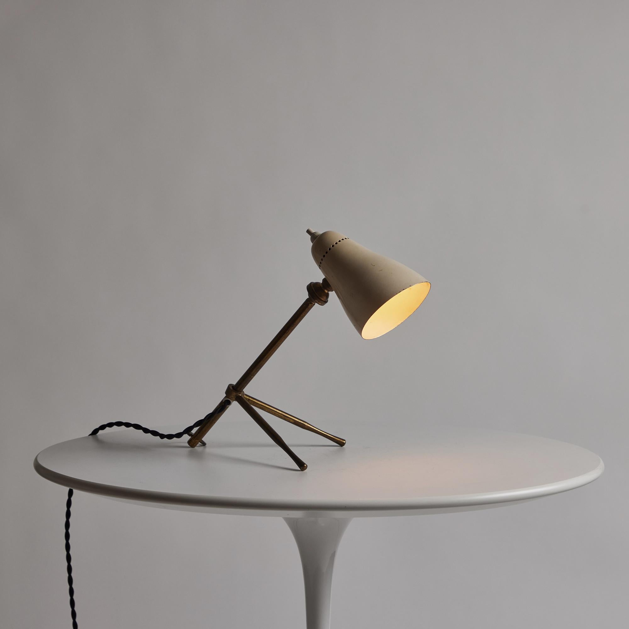 Giuseppe Ostuni, Modell #215 'Ochetta' Wand- oder Tischlampe aus Metall und Messing für O-Luce (Moderne der Mitte des Jahrhunderts) im Angebot