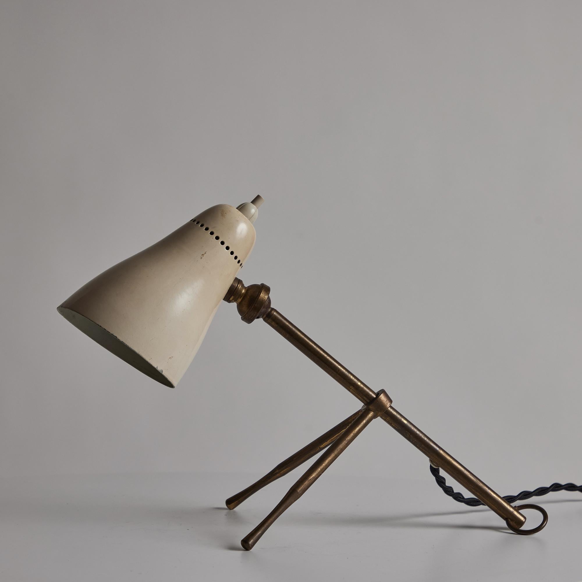 Giuseppe Ostuni, Modell #215 'Ochetta' Wand- oder Tischlampe aus Metall und Messing für O-Luce im Angebot 2