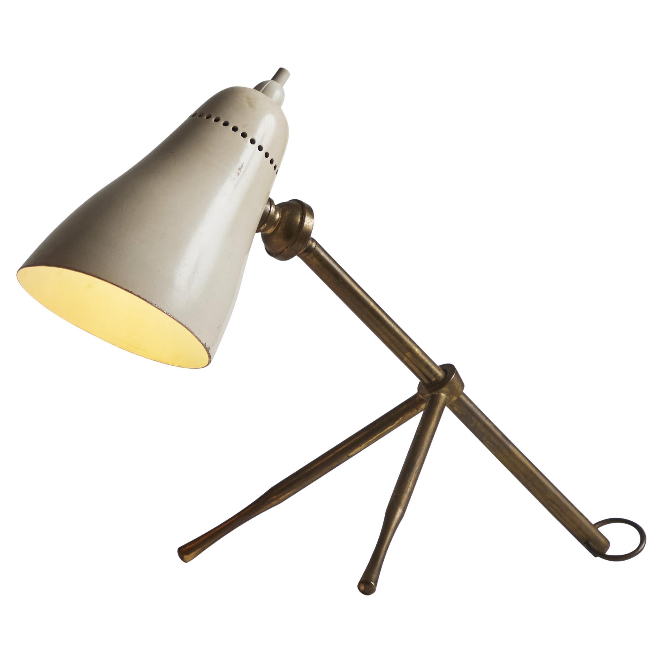 Giuseppe Ostuni, Modell #215 'Ochetta' Wand- oder Tischlampe aus Metall und Messing für O-Luce