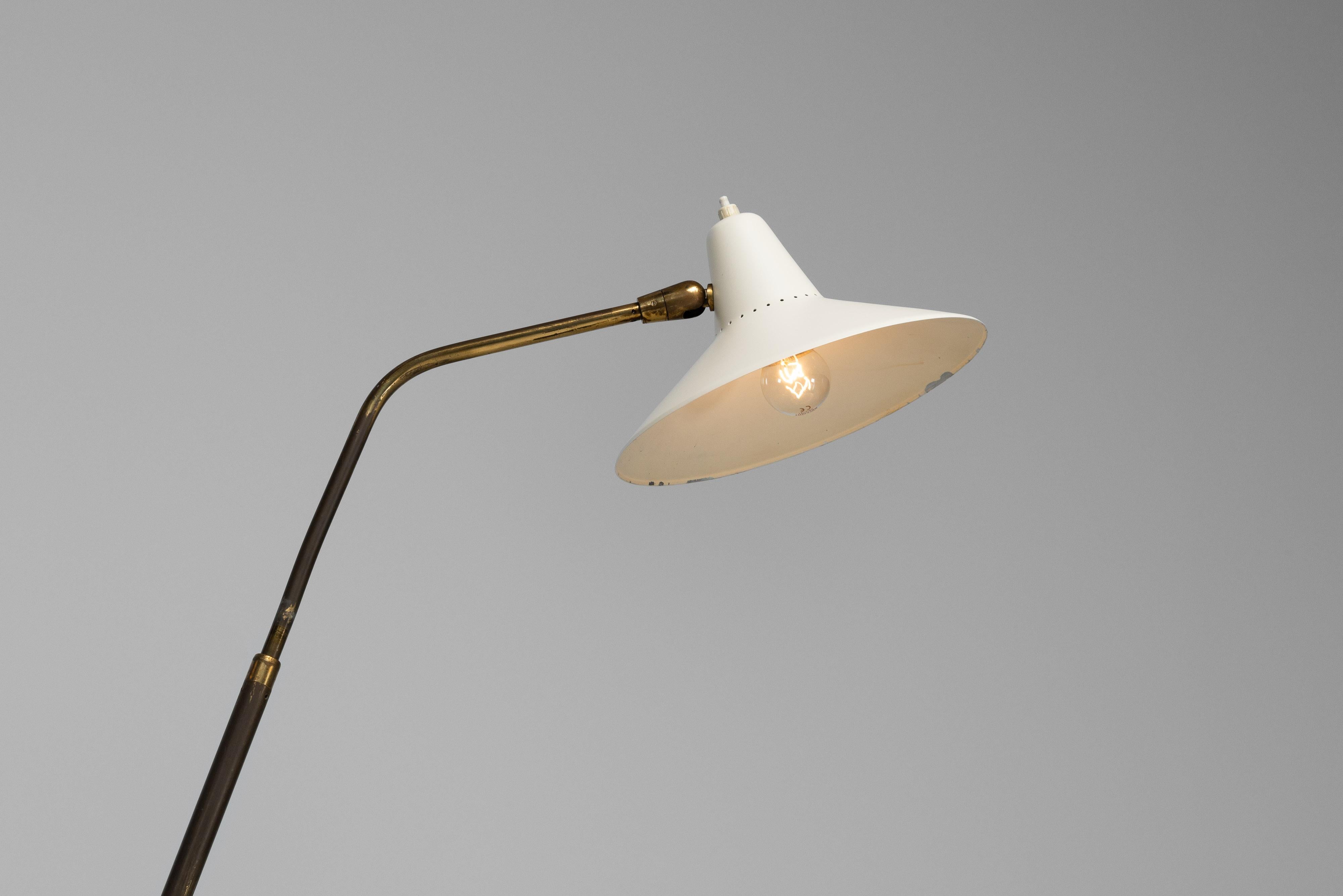 Lampadaire Giuseppe Ostuni modèle 339 Oluce Italie 1955 en vente 10