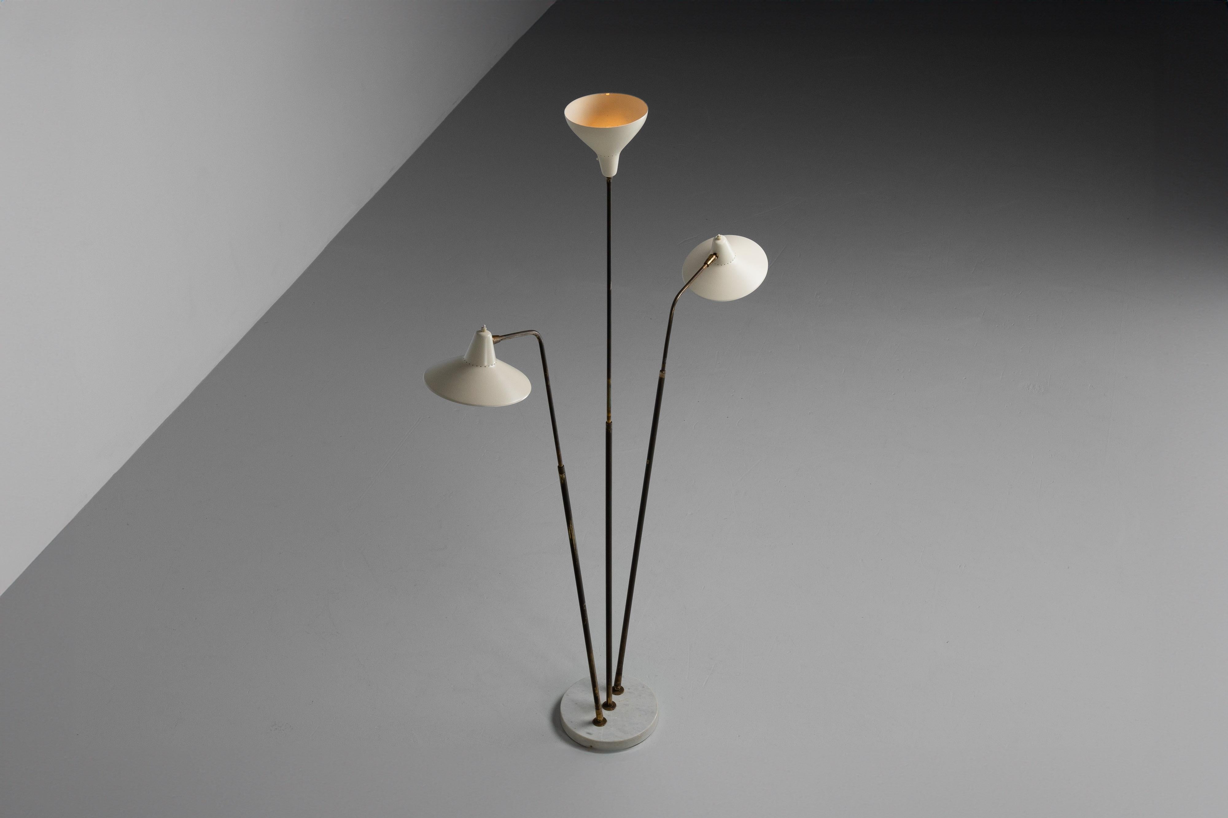 Lampadaire Giuseppe Ostuni modèle 339 Oluce Italie 1955 Bon état - En vente à Roosendaal, Noord Brabant