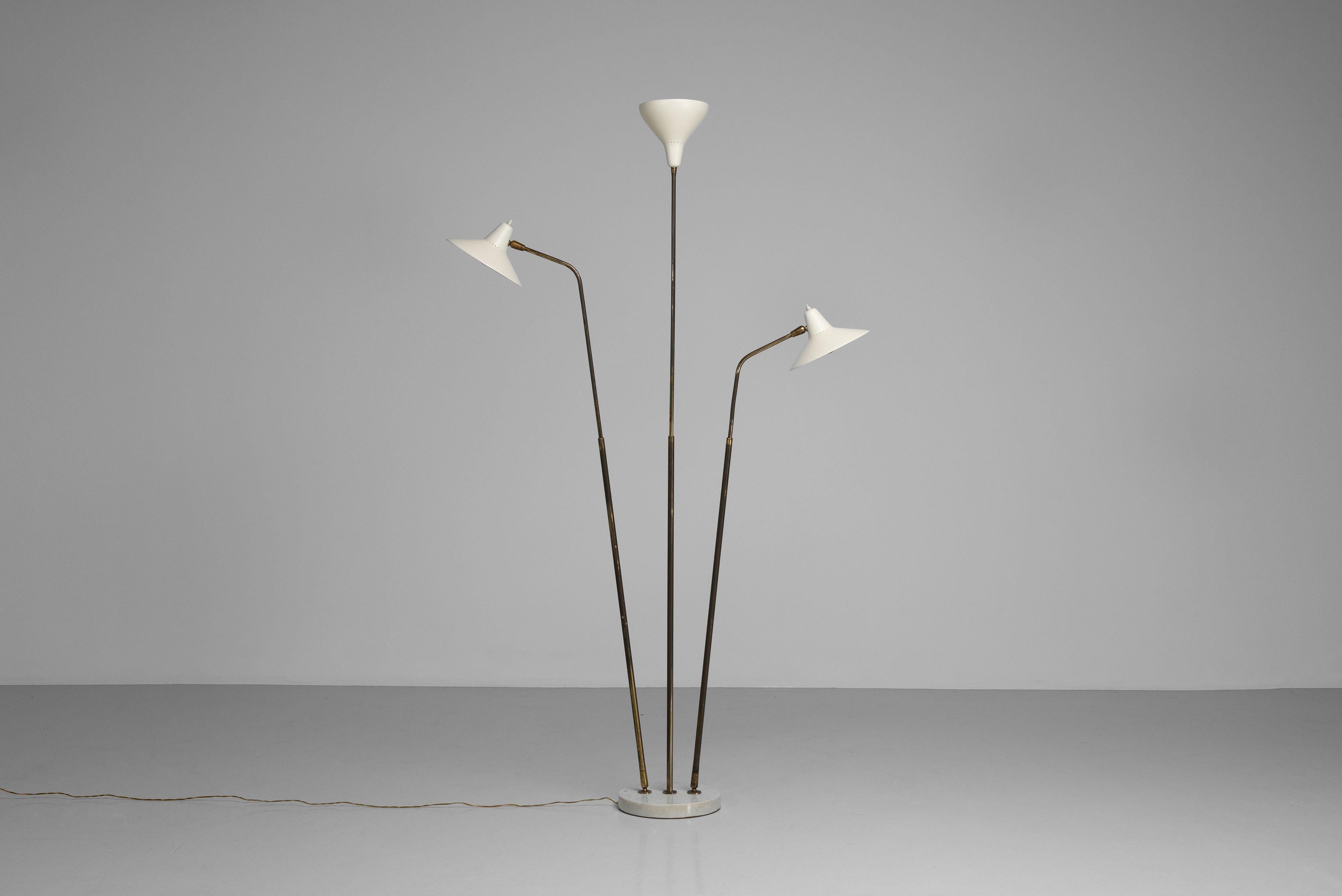 Milieu du XXe siècle Lampadaire Giuseppe Ostuni modèle 339 Oluce Italie 1955 en vente