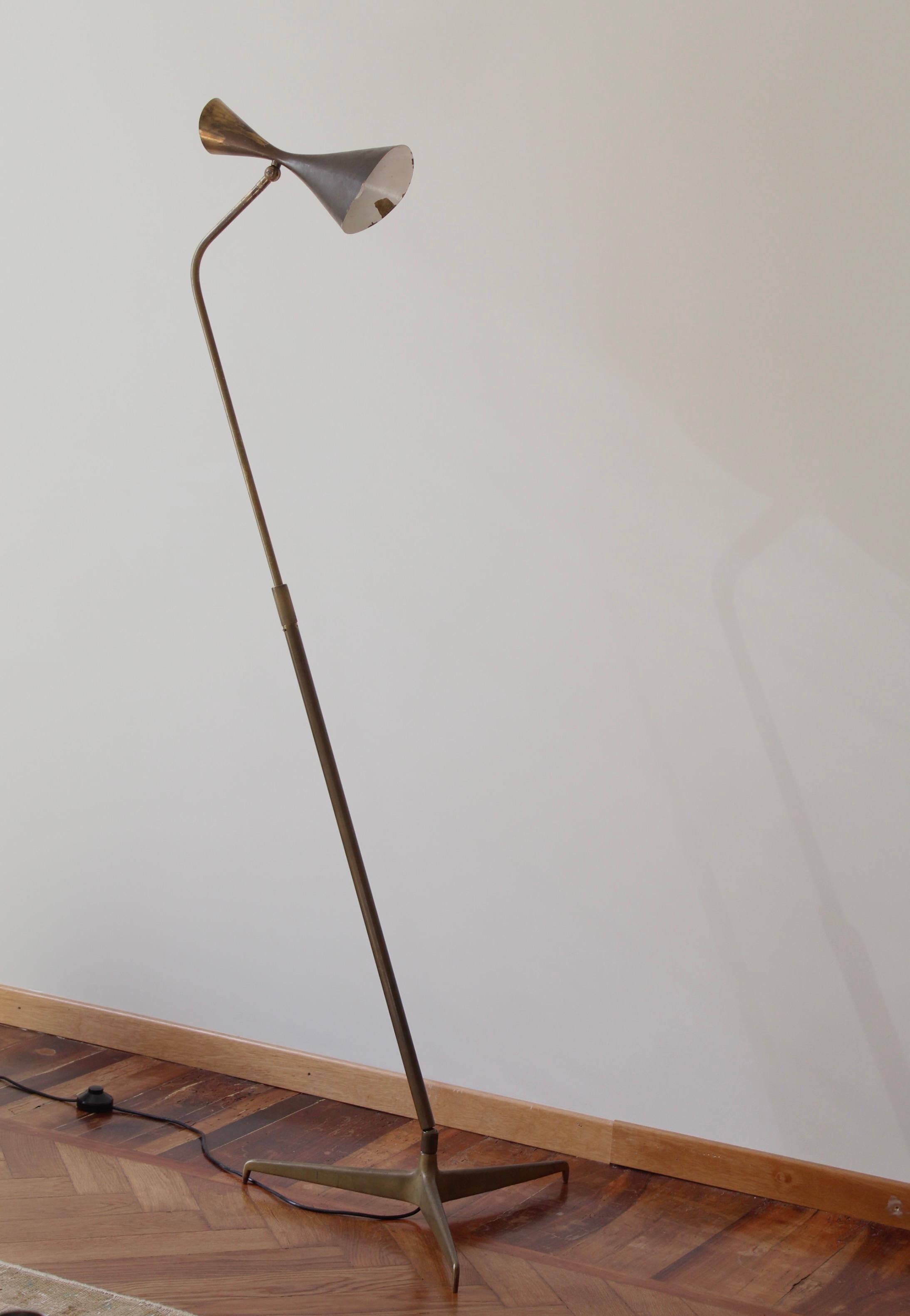 Mid-Century Modern Giuseppe Ostuni, Rare Adjustable Floor Lamp, Brass, O-Luce, Italy, 1950s