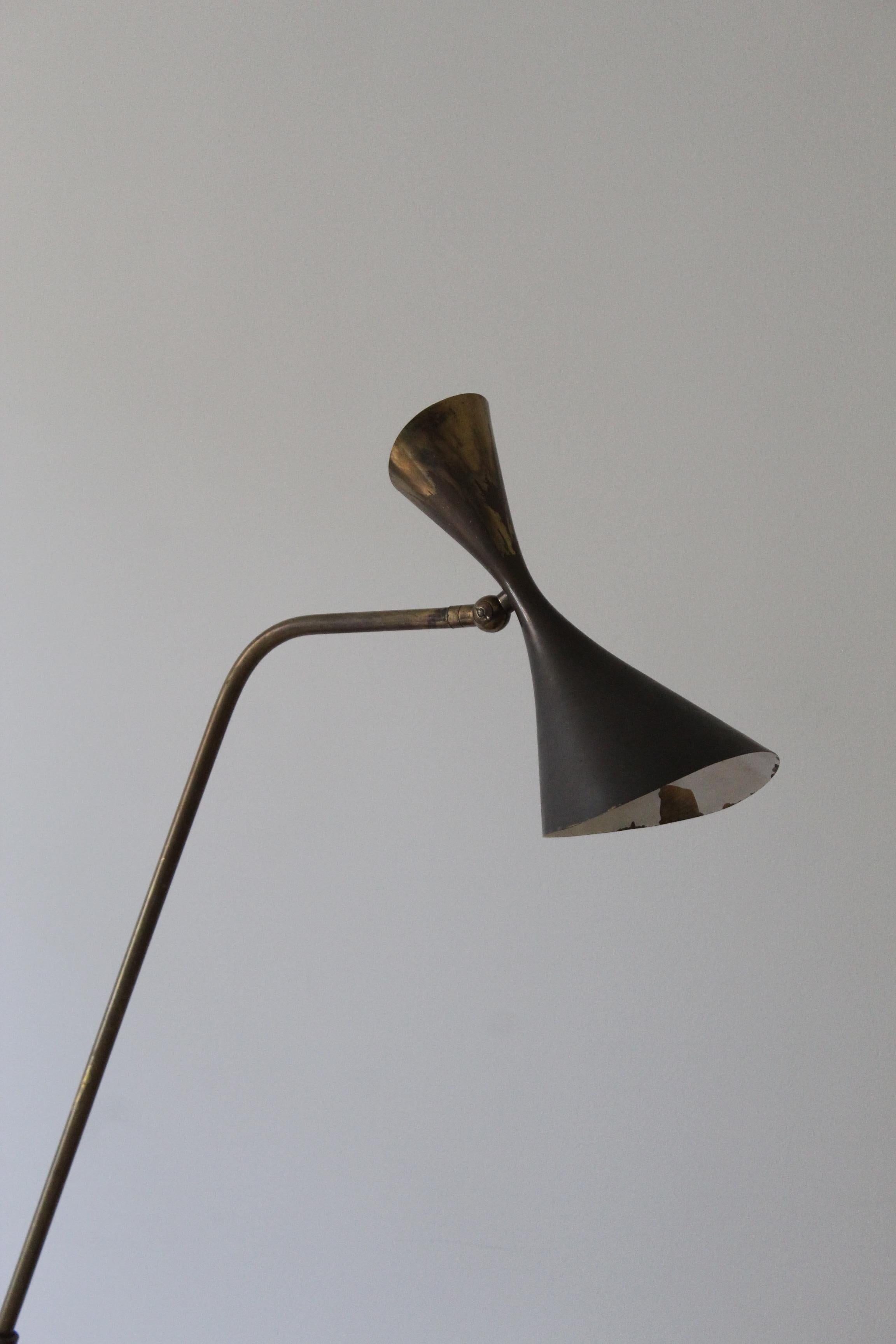 Giuseppe Ostuni, Rare Adjustable Floor Lamp, Brass, O-Luce, Italy, 1950s In Good Condition In High Point, NC
