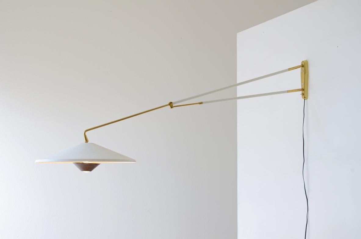 Giuseppe Ostuni, seltene Wandleuchte, verstellbar in allen Positionen von Oluce (Moderne der Mitte des Jahrhunderts) im Angebot