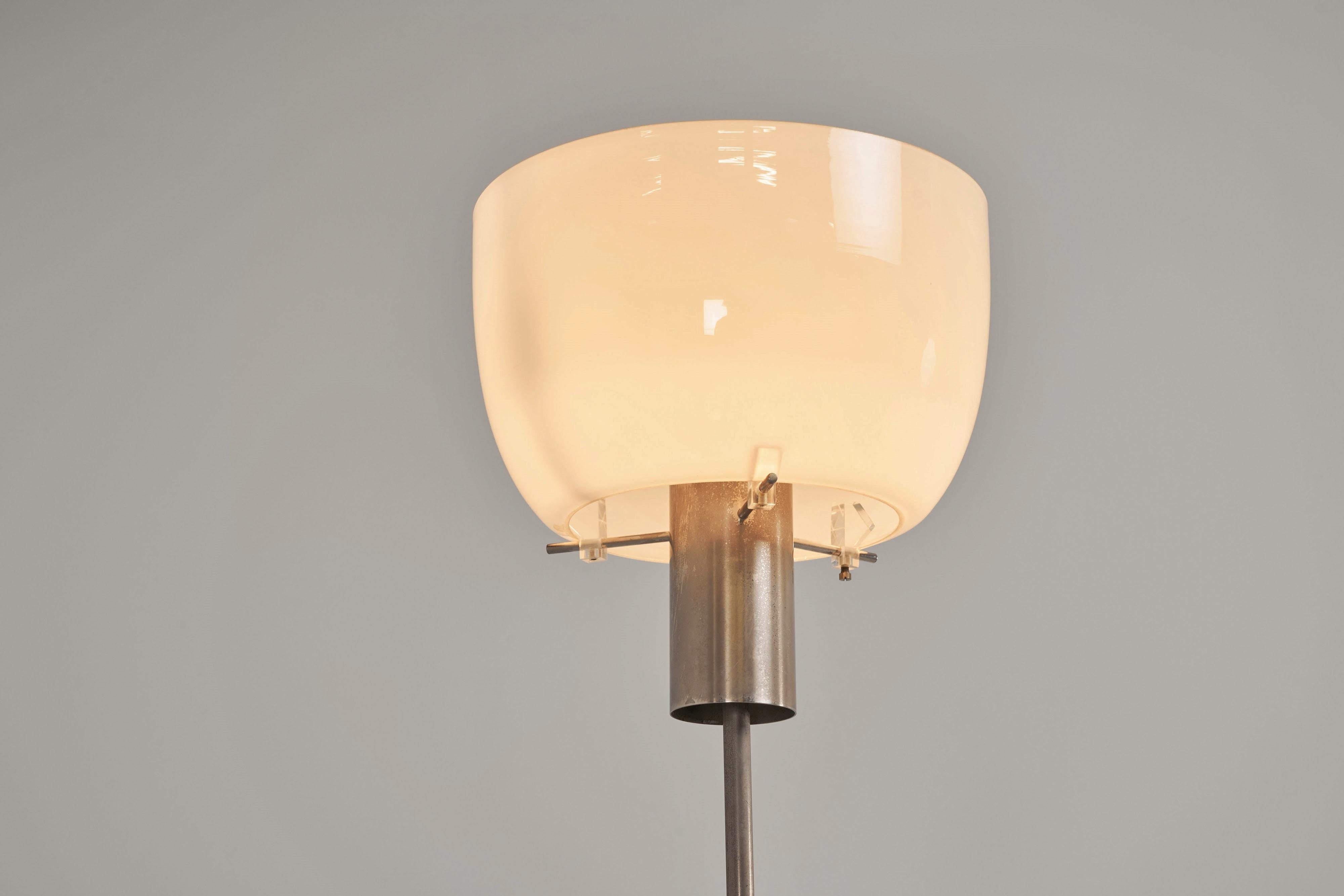 Mid-Century Modern Giuseppe Ostuni Renato Forti 3306 floor lamp Oluce 1955 For Sale