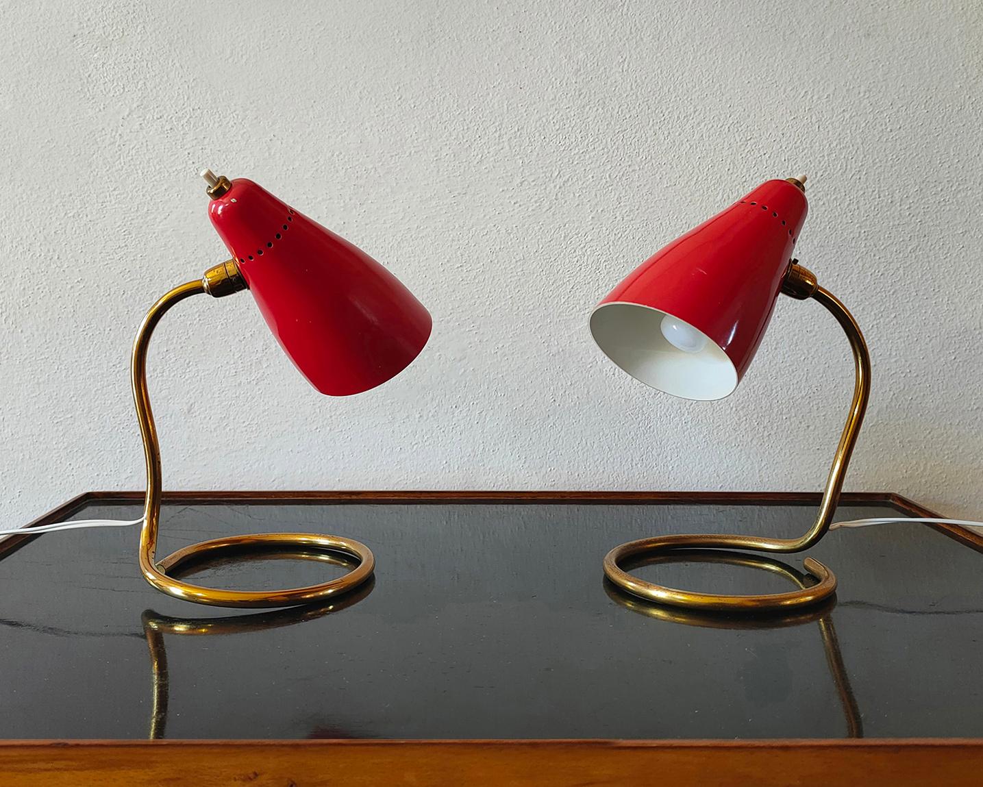 Giuseppe Ostuni, Set aus zwei Tischlampen 214 oder Vipere von O-luce, Italien, 1950er Jahre (Moderne der Mitte des Jahrhunderts) im Angebot