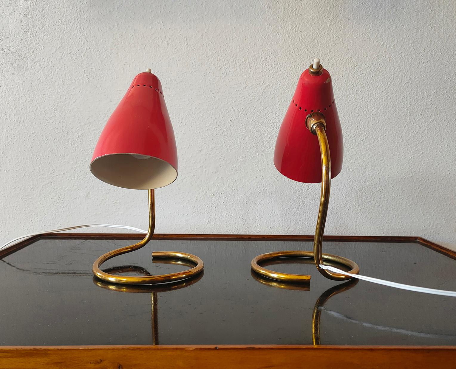 Émaillé Giuseppe Ostuni Ensemble de deux lampes de table 214 ou Vipere par O-luce 1950 Italie en vente