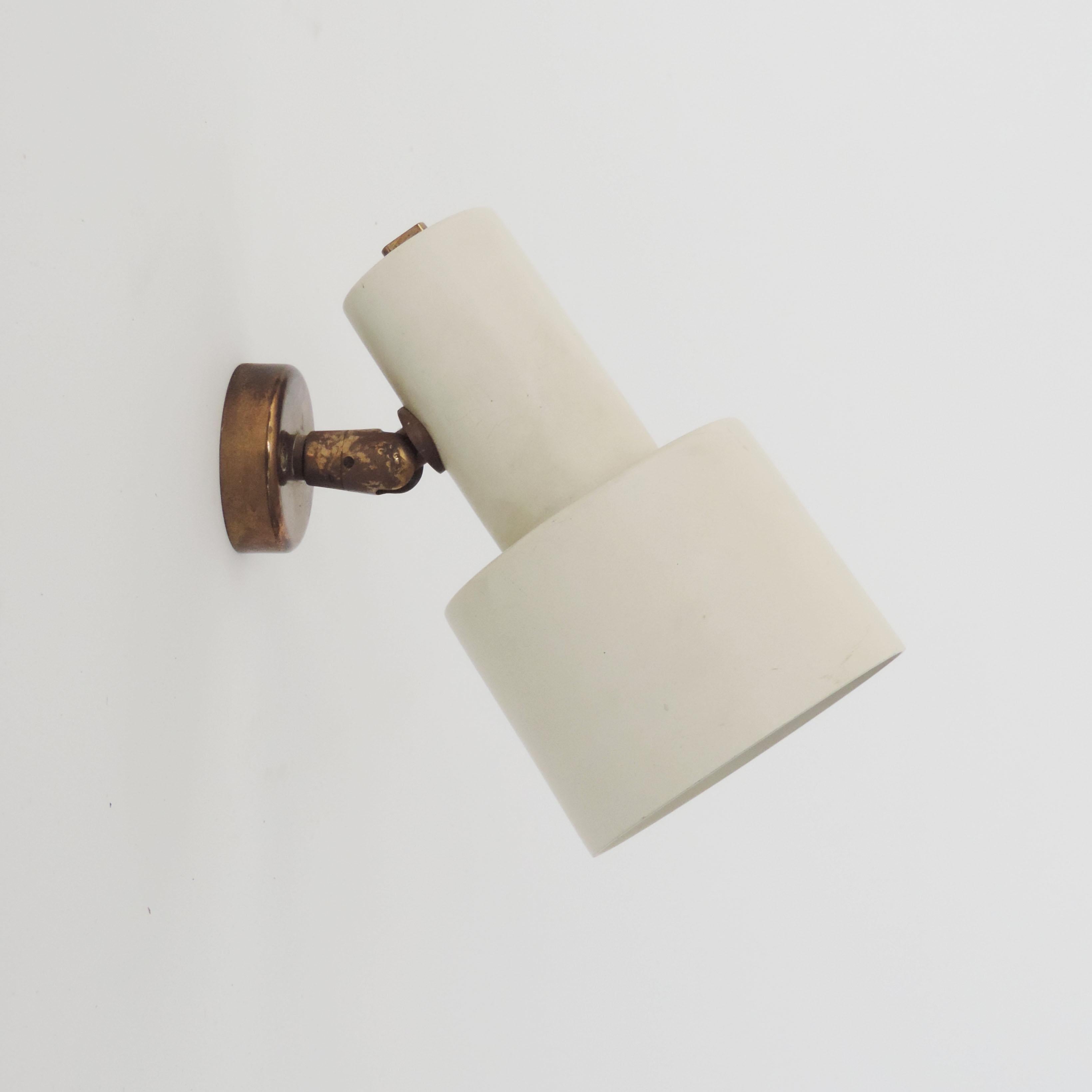 Mid-Century Modern Giuseppe Ostuni Single Adjustable Wall Light for Oluce, Italy, 1950s