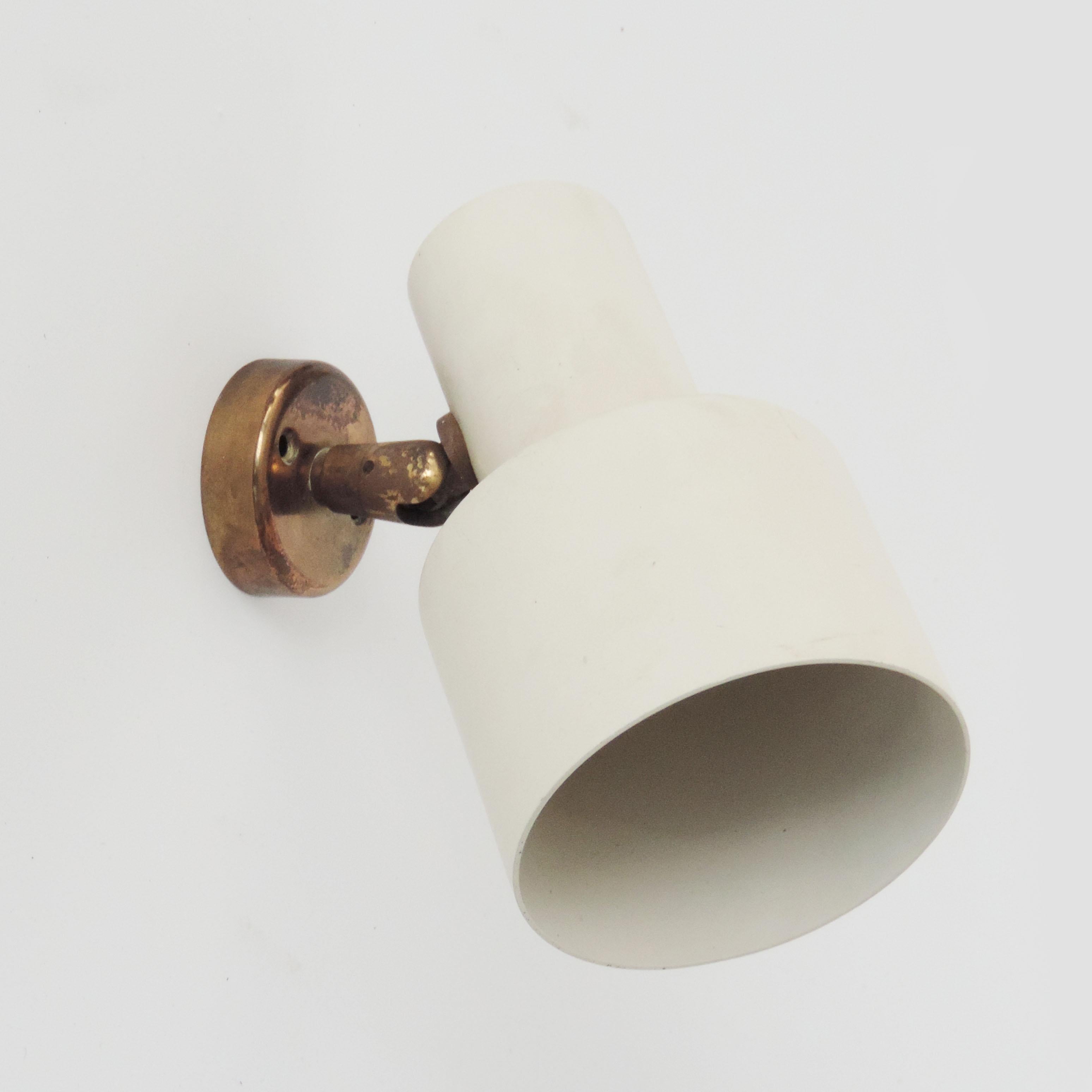 Giuseppe Ostuni Single Adjustable Wall Light for Oluce, Italy, 1950s In Good Condition In Milan, IT