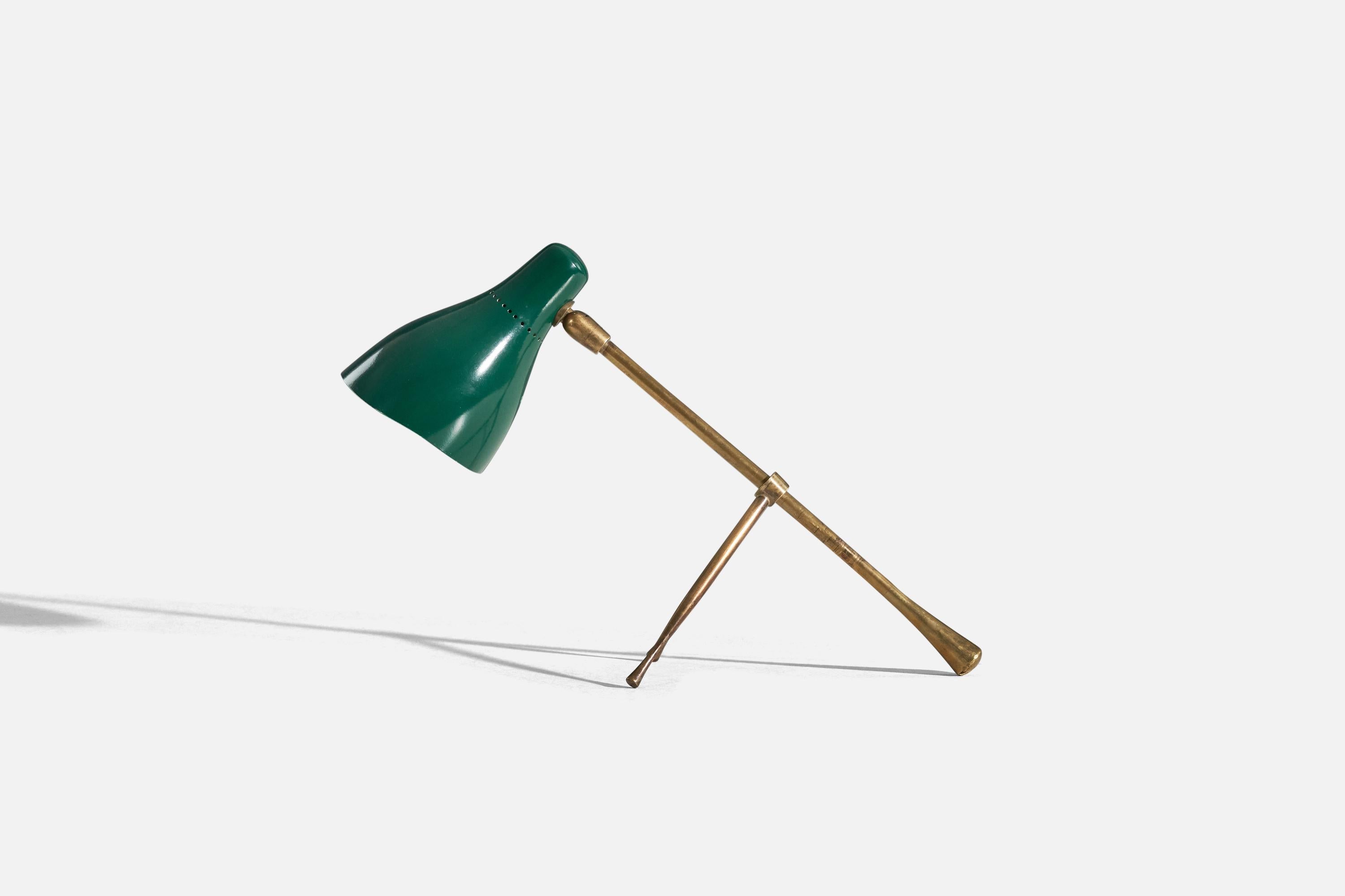 Mid-Century moderno Giuseppe Ostuni, Lampada da tavolo, Ottone, Metallo laccato verde, O-Luce, Italia, anni '50