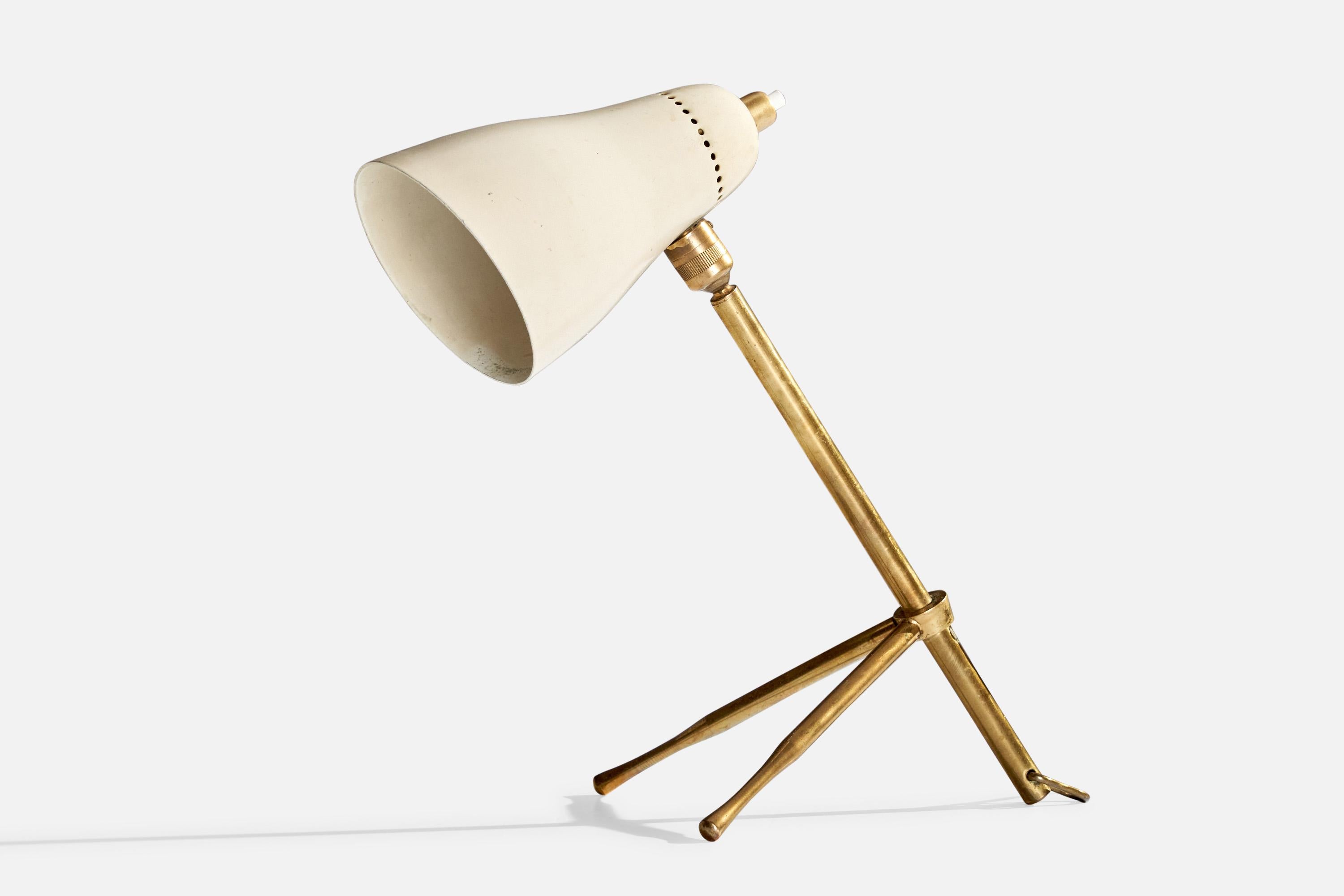 An adjustable brass and white-lacquered metal table lamp, model Ochetta, designed by Giuseppe Ostuni and produced by O-Luce, Italy, c. 1950s.

Dimensions of Lamp with Shade (inches): 10.5” H x 9.5” Diameter

Bulb Specifications: E-14 Bulbs

Number