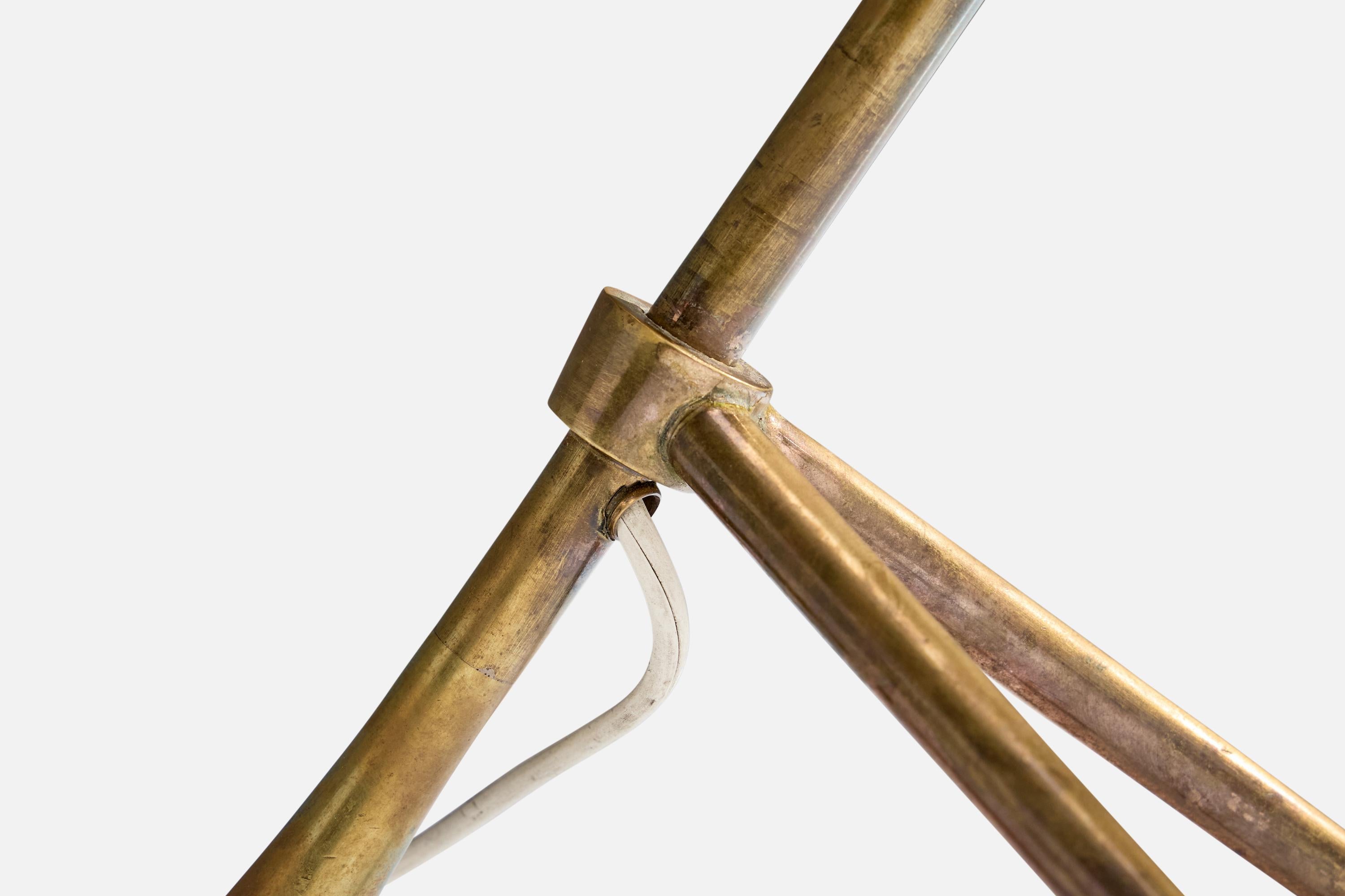 Giuseppe Ostuni, lampe de table, laiton, métal, Italie, années 1950 en vente 1
