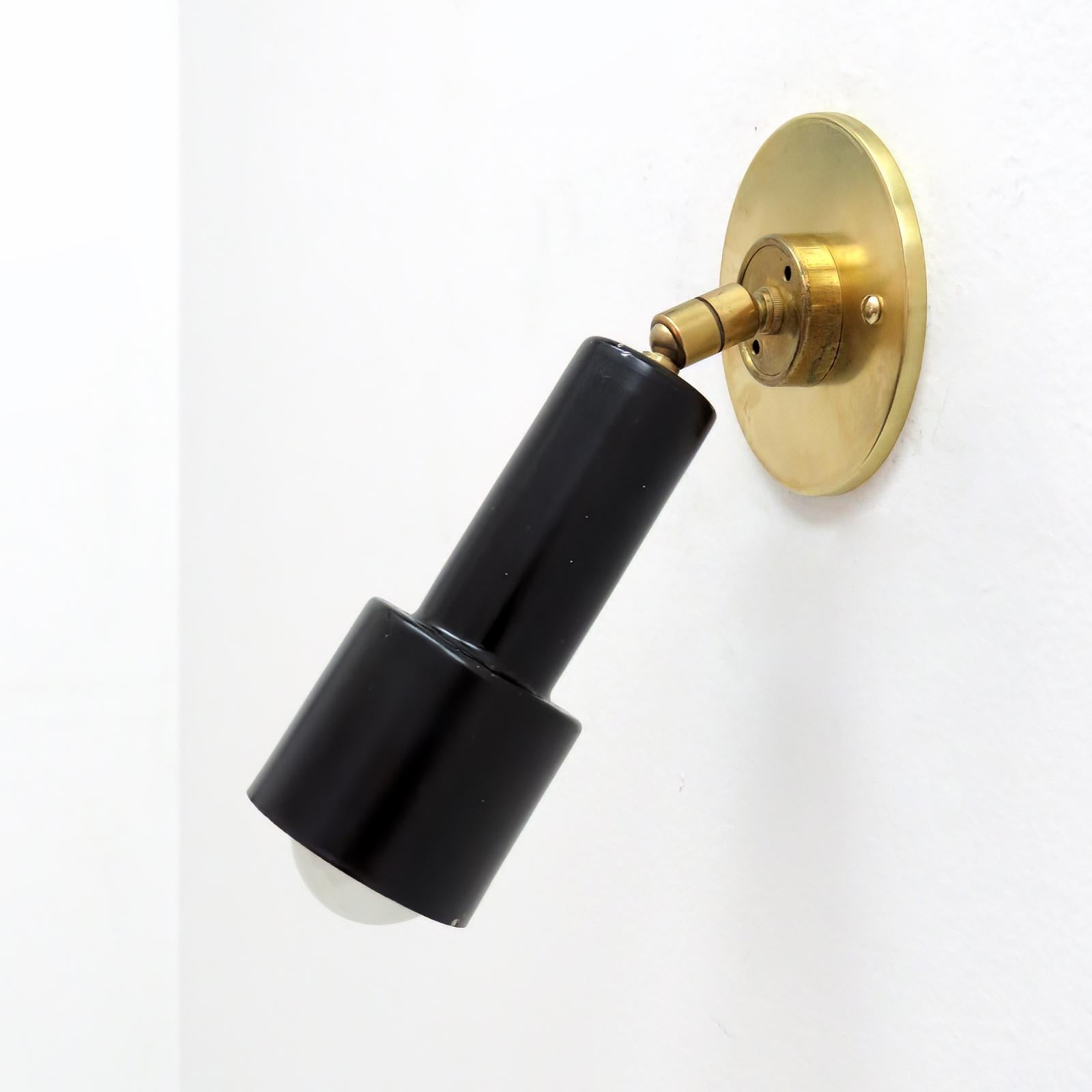 wonderful 1960s wall lights by Giuseppe Ostuni for Oluce attributed, articulated wall lights in black enameled metal and brass, fully adjustable. One E12 socket per fixture, max. wattage 75w each or LED equivalent, wired for US standards, bulbs