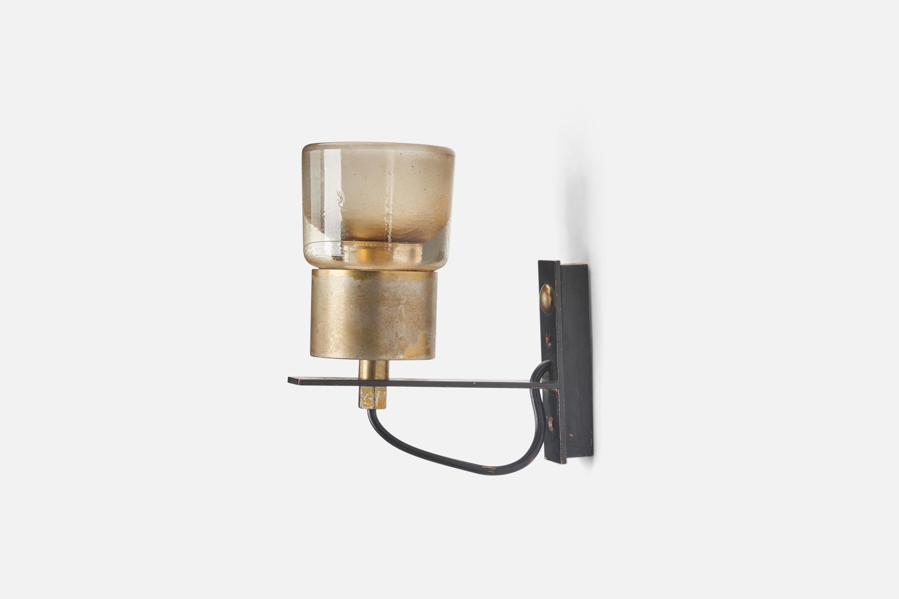 A pair of metal, glass, brass wall lights designed by Giuseppe Ostuni and produced by O-Luce, Italy, 1960s.

Dimensions of Back Plate (inches) : 3.9 x 0.9 x 0.7 (Height x Width x Depth)

Sockets take E-14 bulbs.

There is no maximum wattage