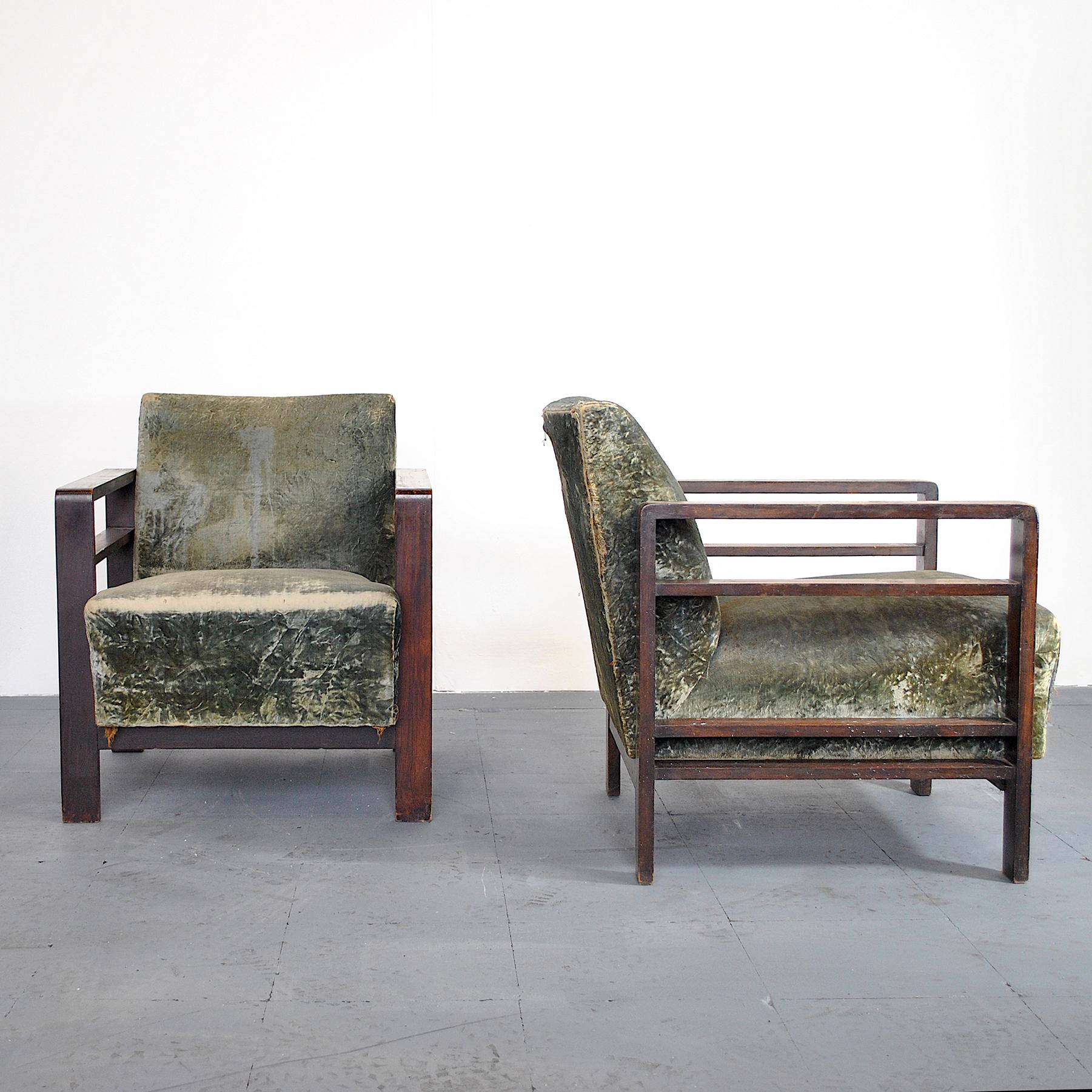 Pair of early 1940s armchairs in pure Italian rationalism style Giuseppe Pagano.

Giuseppe Pogatschnig Pagano (1896-1945), architect and designer of Istrian origin, was an exponent of Italian Rationalism.

Among his most important projects as an