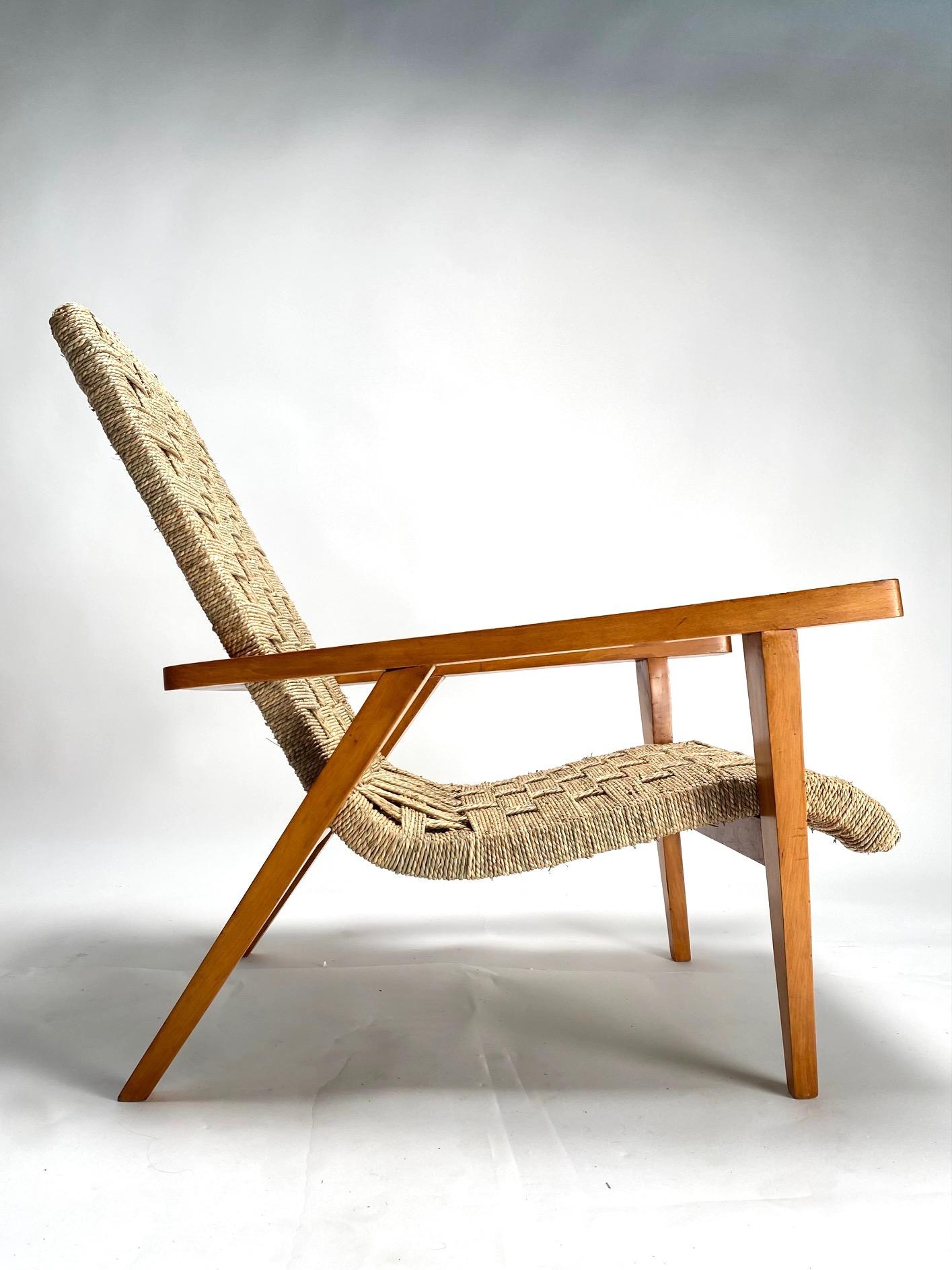 Deux rares et iconiques fauteuils en bois et corde, fabriqués en Italie dans les années 1940 et attribuables au grand architecte et designer Giuseppe Pagano.

Une paire de sièges essentiels mais très élégants, qui s'expriment avec des lignes
