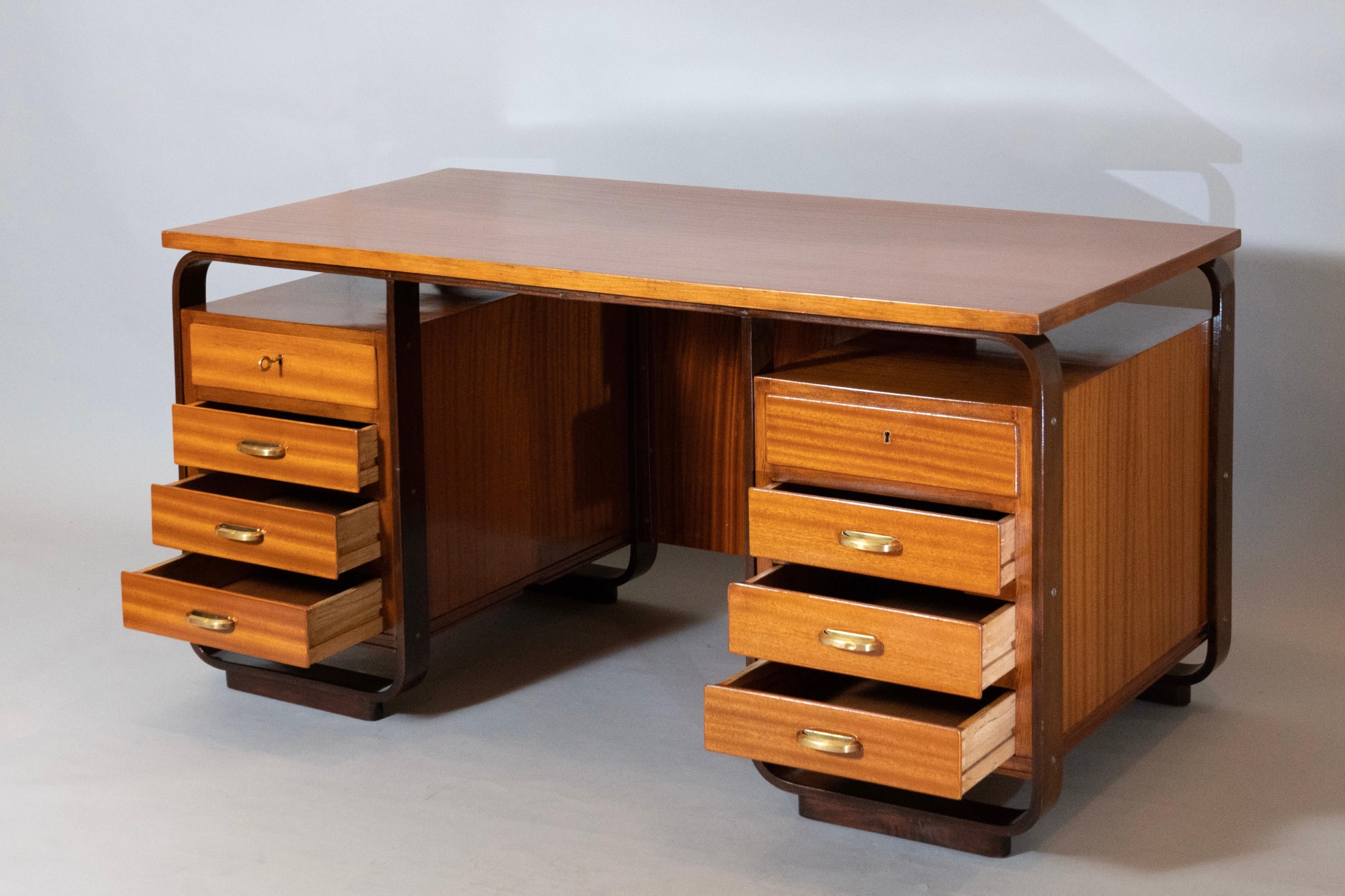 Giuseppe Pagano: Eight Drawer Desk in Fruitwood and Brass, Italy 1940 For Sale 7