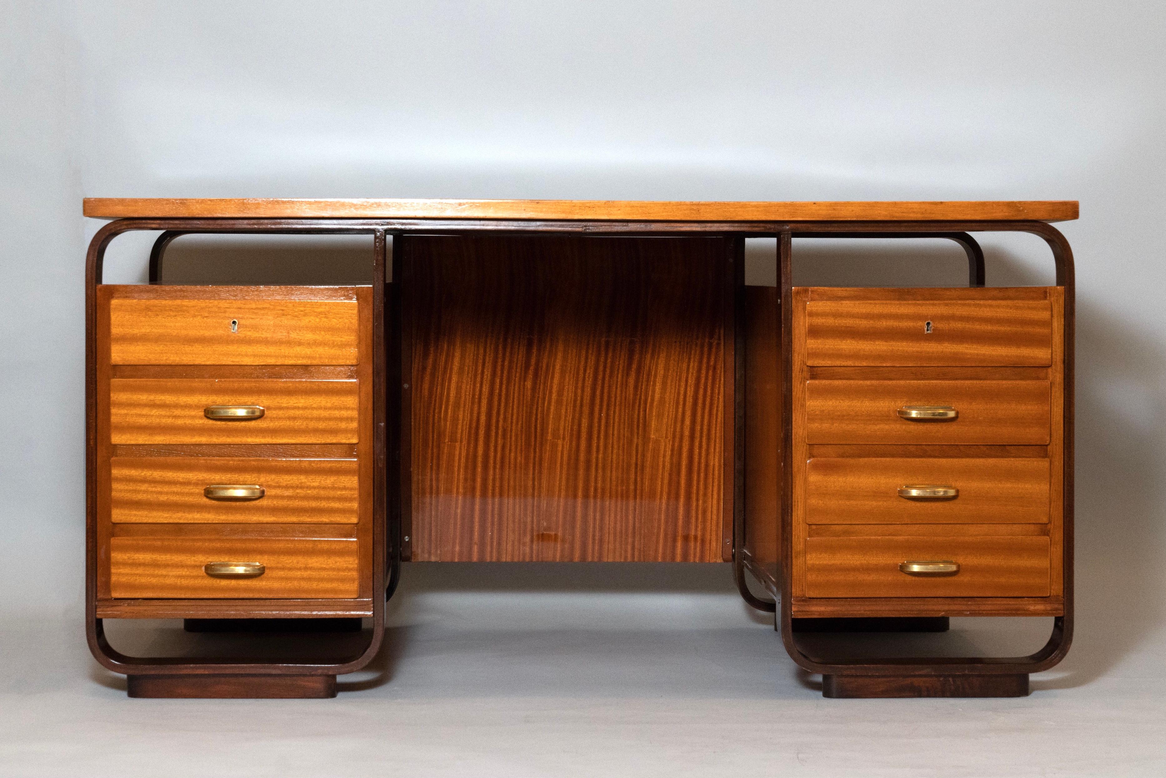 Mid-Century Modern Giuseppe Pagano: Eight Drawer Desk in Fruitwood and Brass, Italy 1940 For Sale