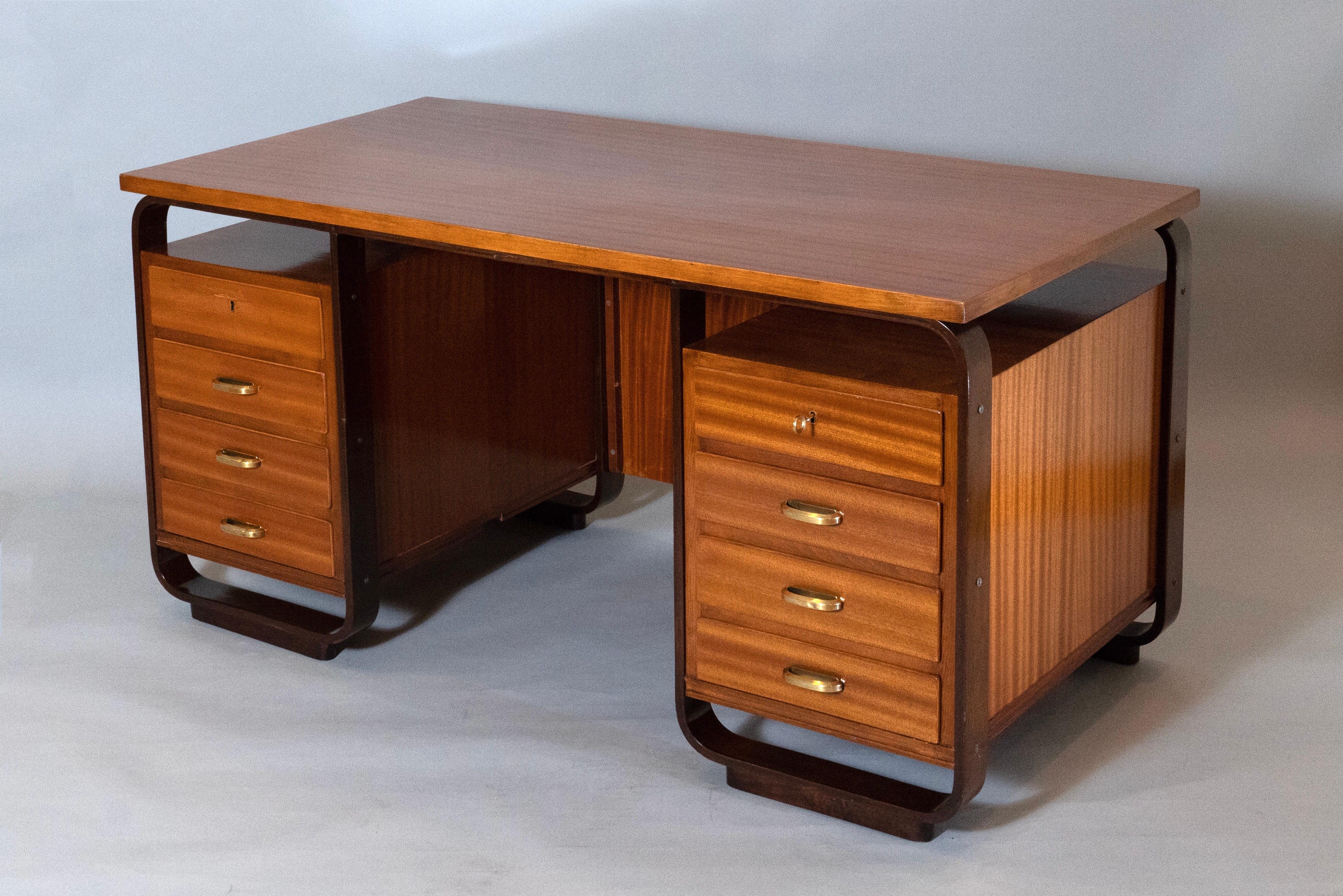 Giuseppe Pagano: Eight Drawer Desk in Fruitwood and Brass, Italy 1940 In Good Condition For Sale In New York, NY