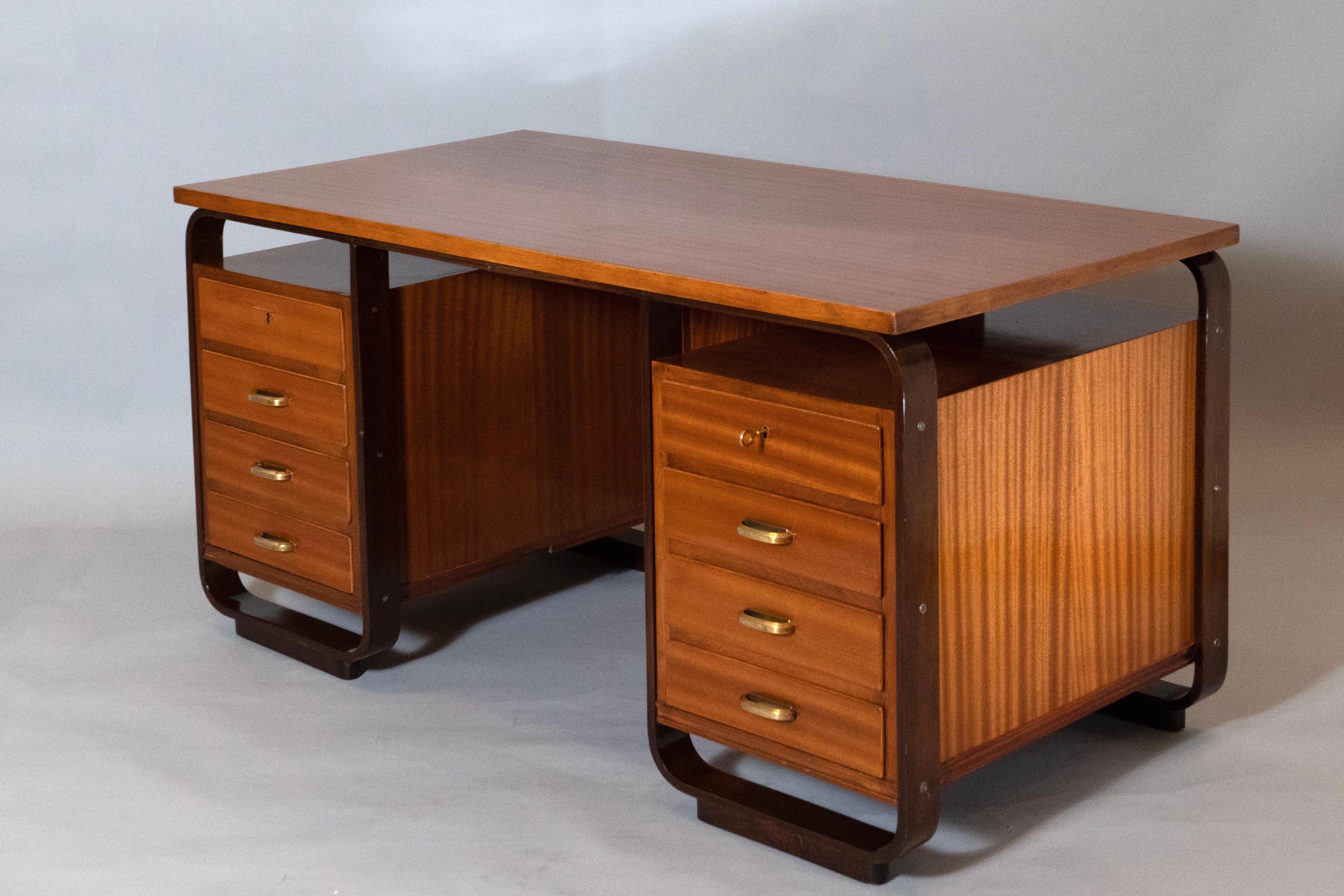 Mid-20th Century Giuseppe Pagano: Eight Drawer Desk in Fruitwood and Brass, Italy 1940 For Sale