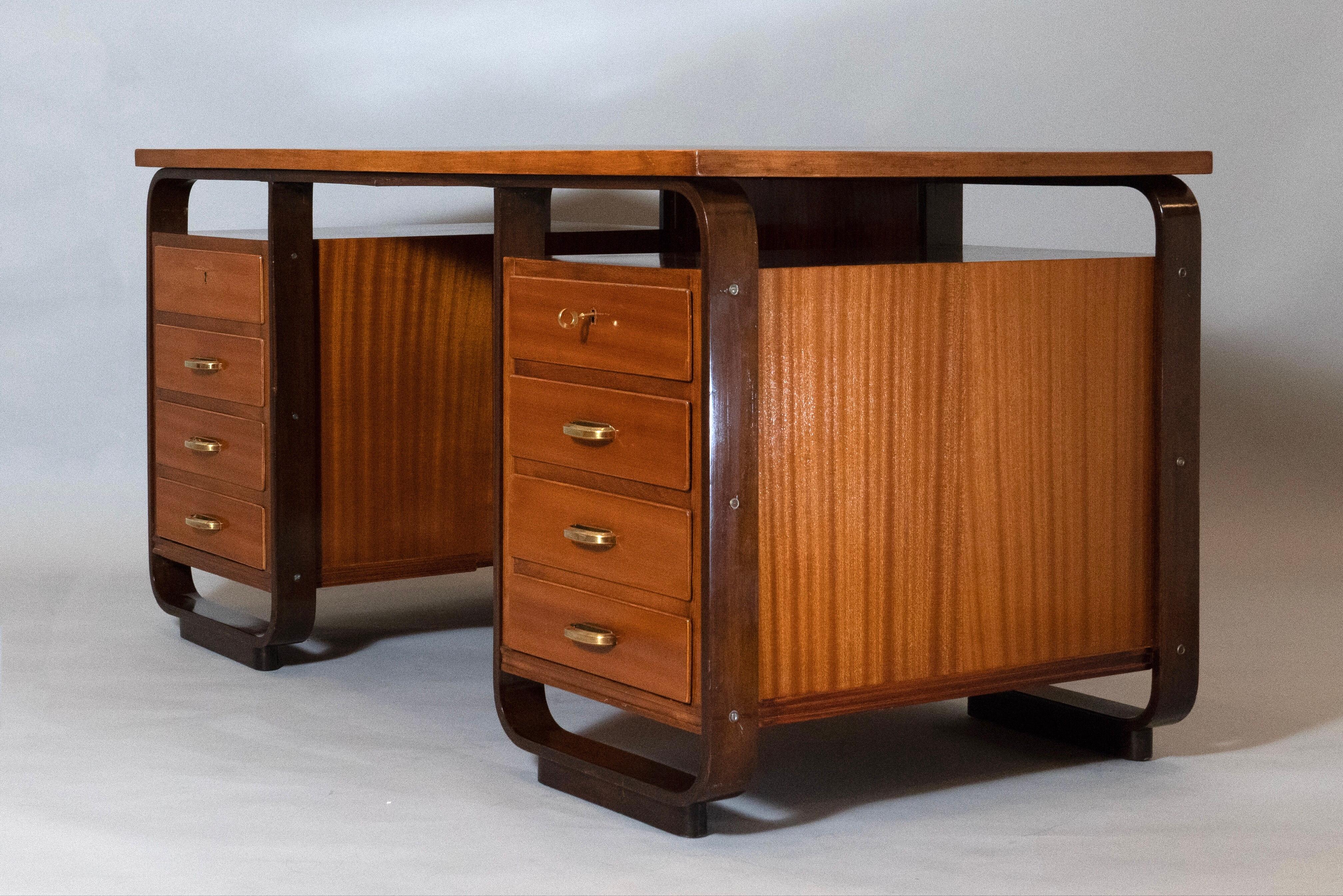 Giuseppe Pagano: Eight Drawer Desk in Fruitwood and Brass, Italy 1940 For Sale 1