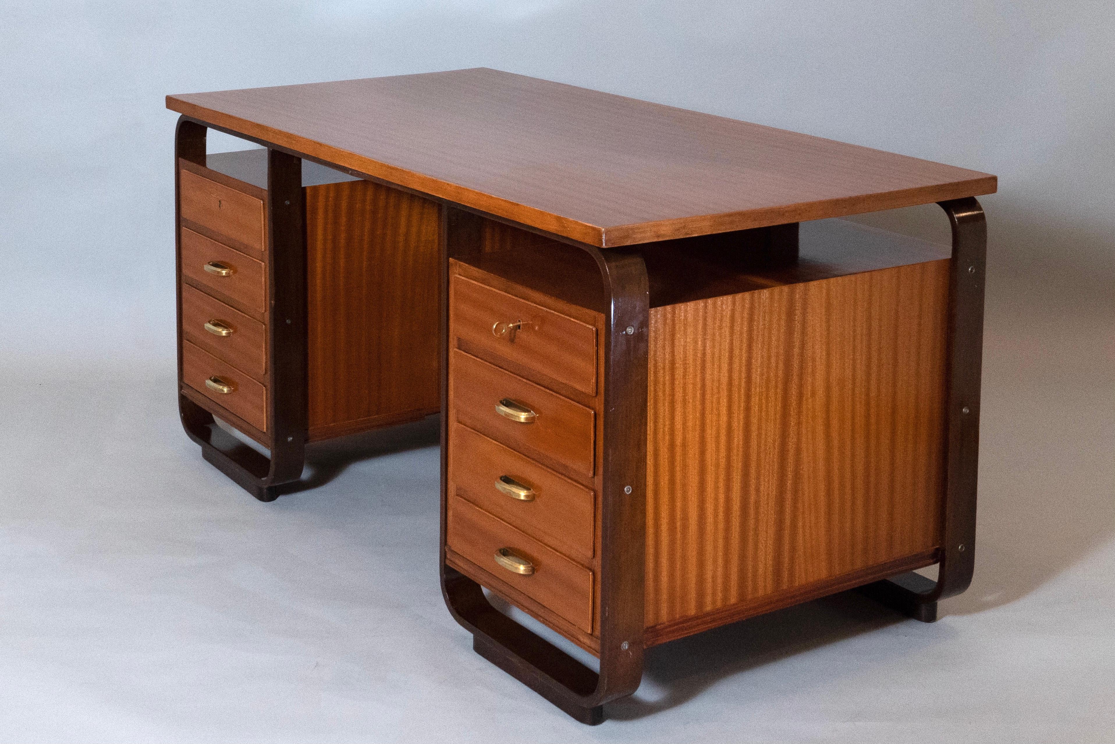 Giuseppe Pagano: Eight Drawer Desk in Fruitwood and Brass, Italy 1940 For Sale 2