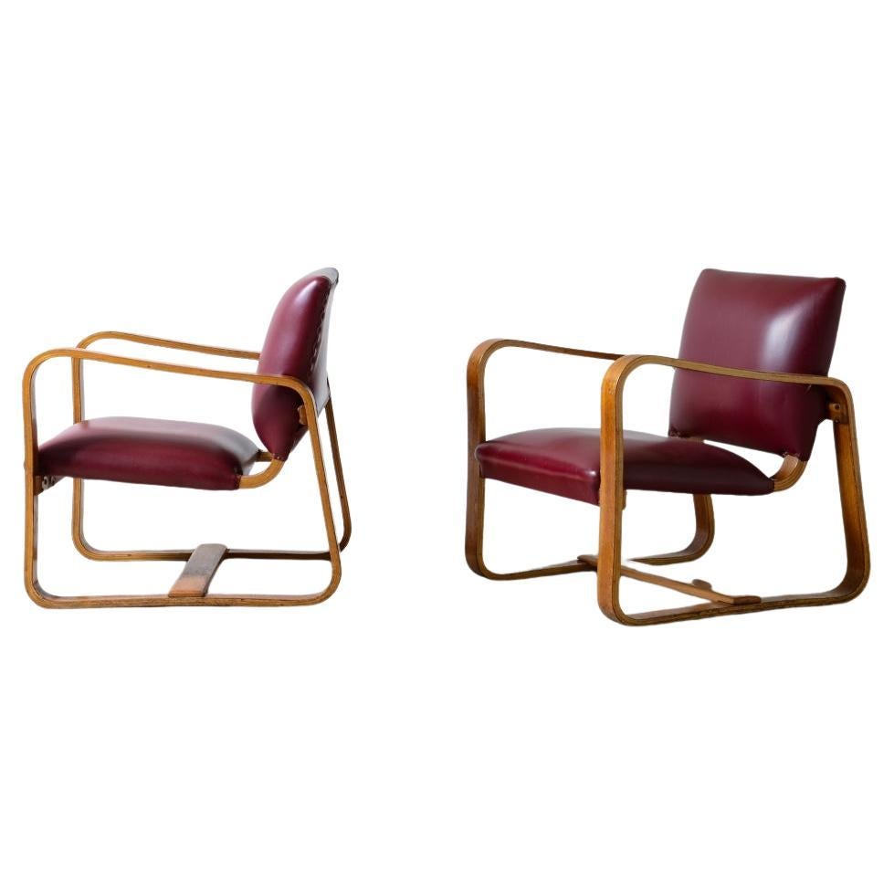 Paire de fauteuils rationalistes de Giuseppe Pagano, conçus en 1938 pour l'université de Bocconi.