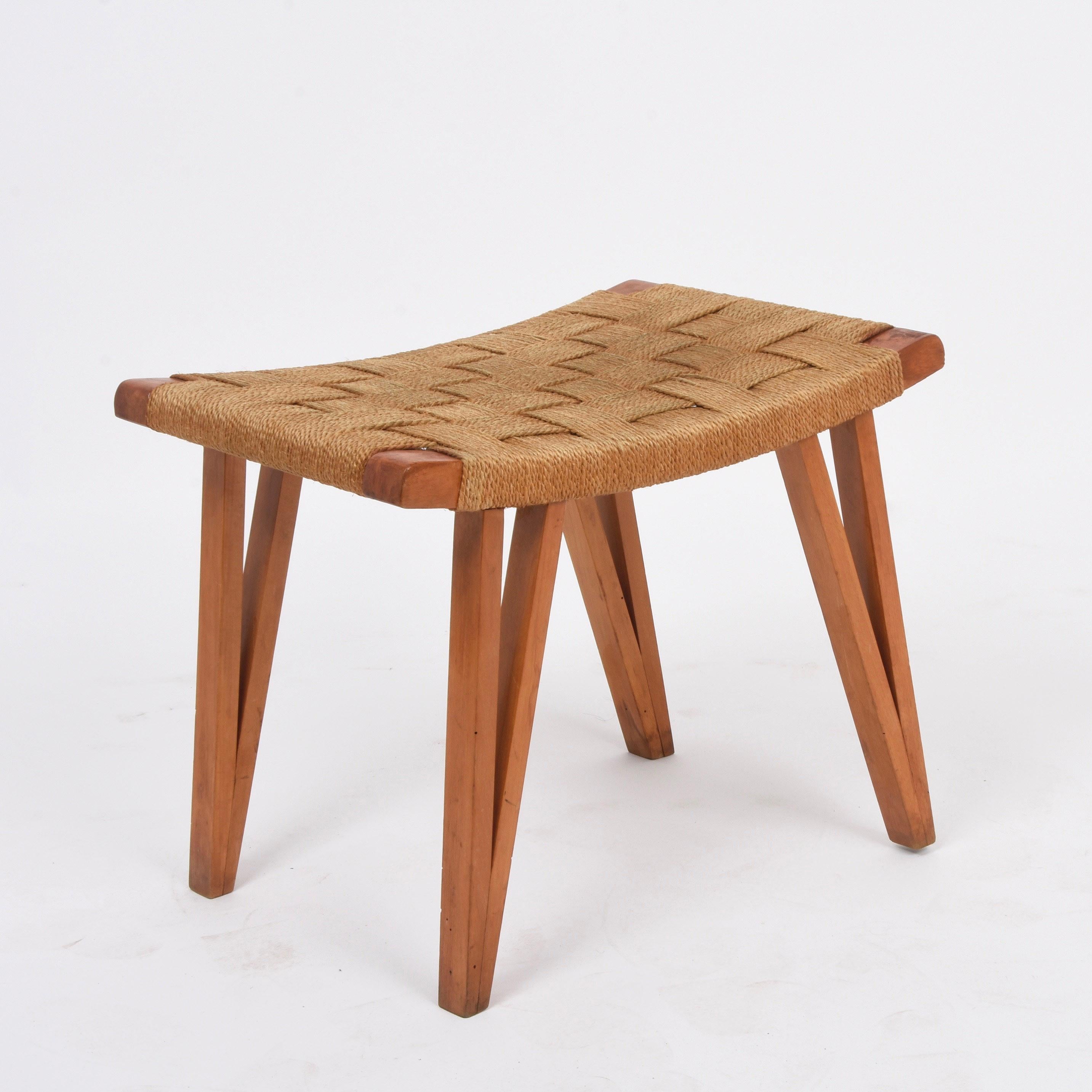 Delightful midcentury stool in wood and rope. This amazing item was designed by Giuseppe Pagano in Italy during the 1940s.

This fantastic piece has just unique lines of both the moon slice seat and the v-shaped feet.

A wonderful seat that