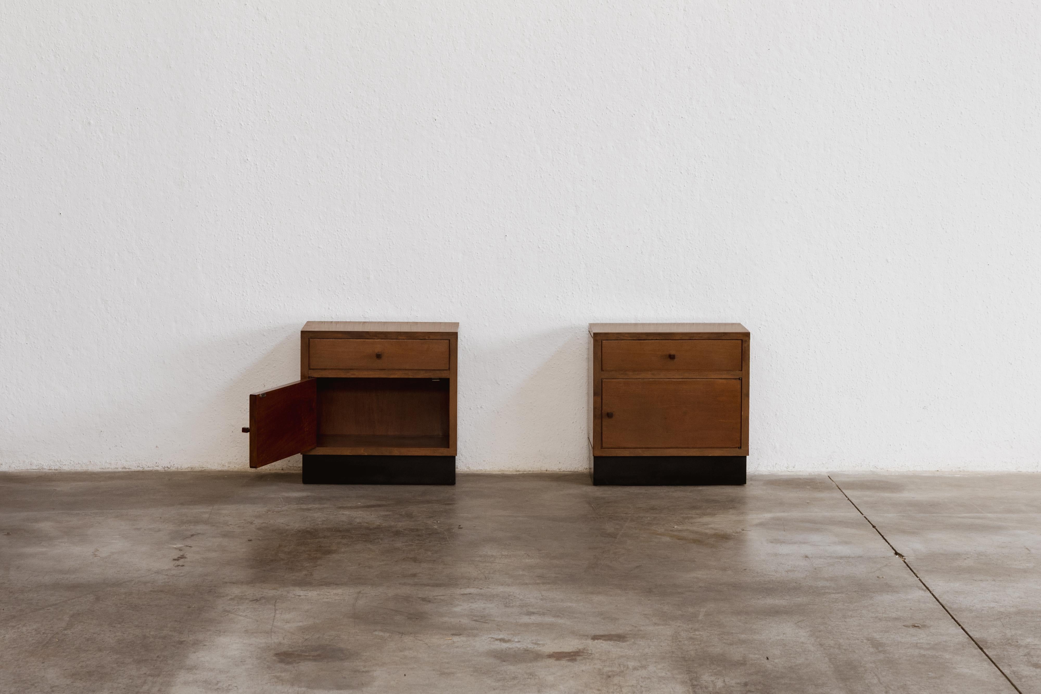 Milieu du XXe siècle Giuseppe Pagano Pogatschnig Tables de nuit rationalistes, 1938, set de 2 en vente