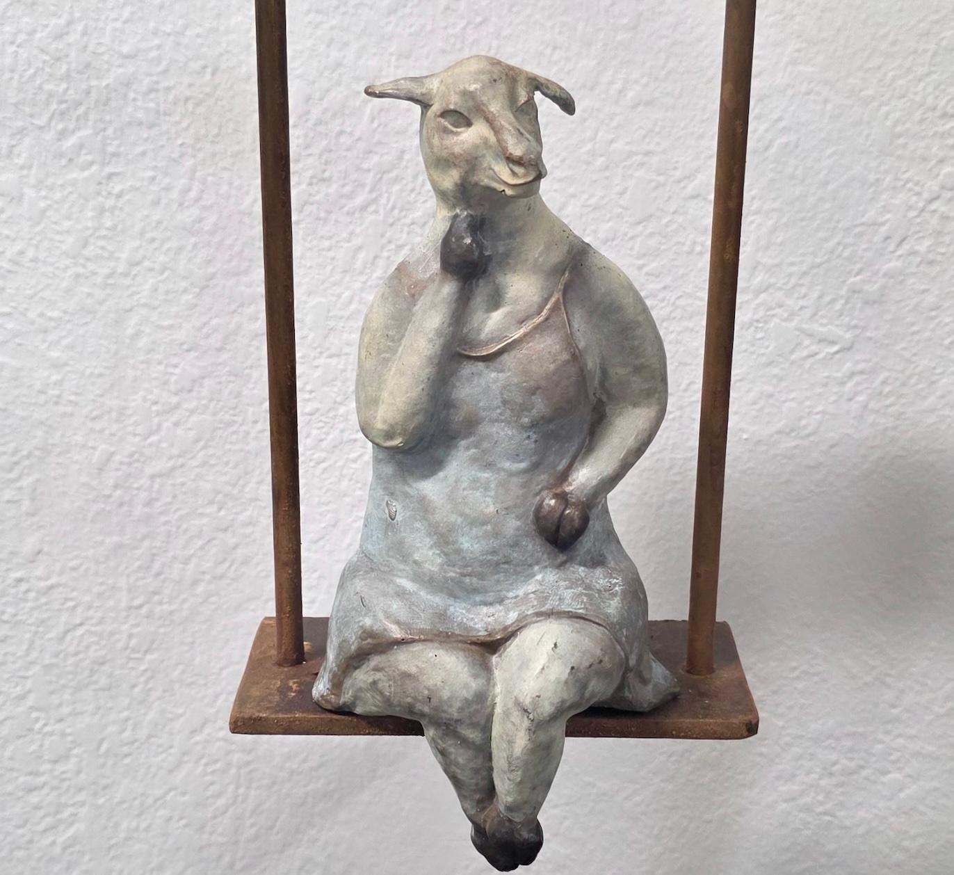 Ewe-Who On Swing 7/50 - Sculpture di Giuseppe Palumbo