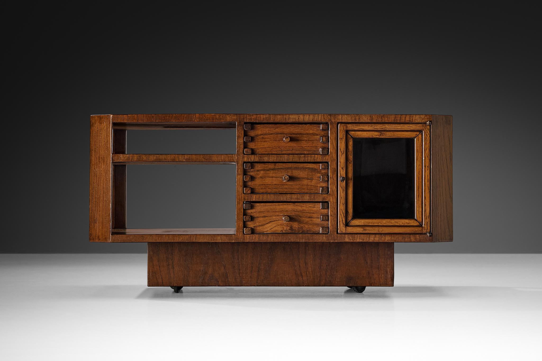 Giuseppe Rivadossi Coffee Table with Storage Compartments in Oak In Good Condition For Sale In Waalwijk, NL