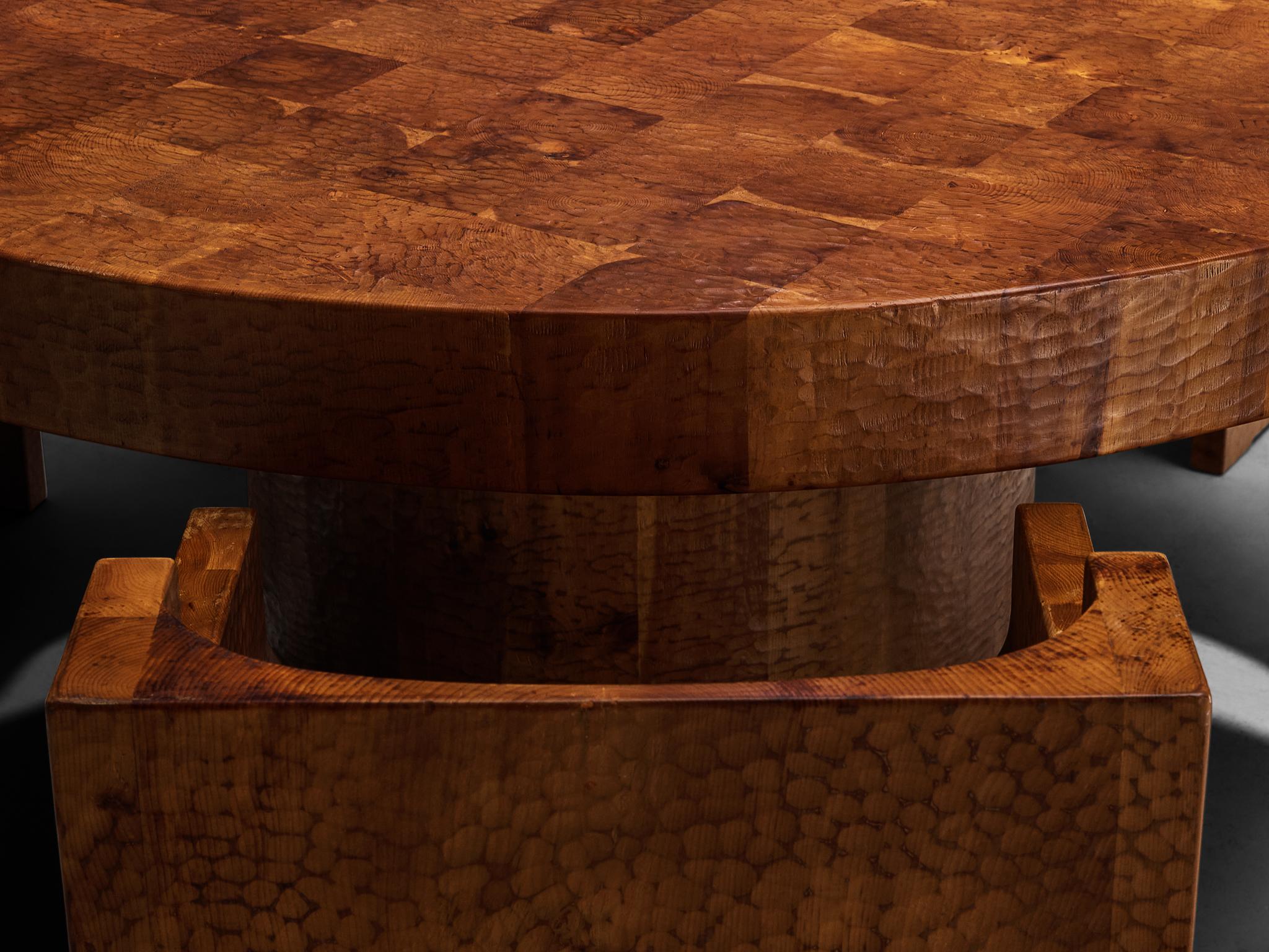 italien Giuseppe Rivadossi Dining Set with Armchairs and Round Table in Carved Pine en vente