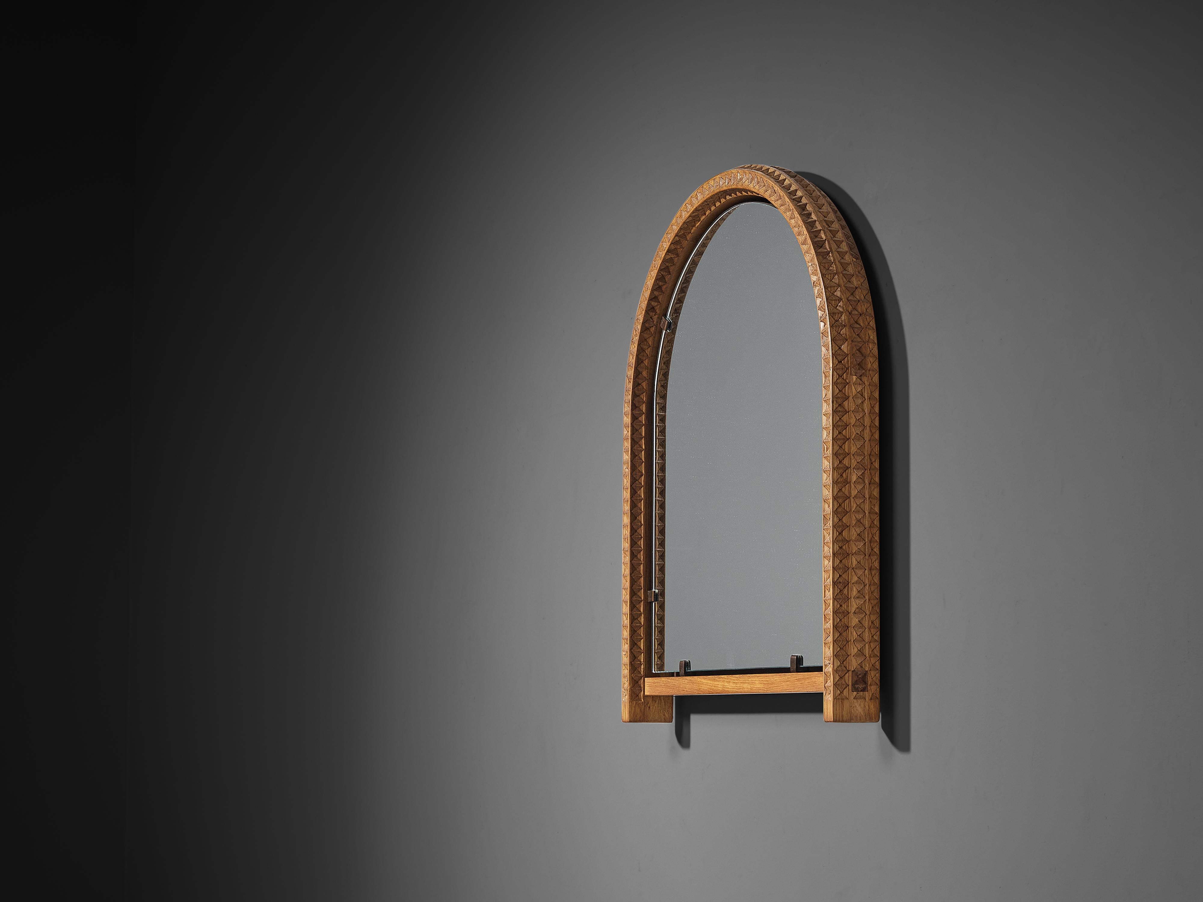 Postmoderne Giuseppe Rivadossi pour Officina Rivadossi Miroir arqué en noyer en vente