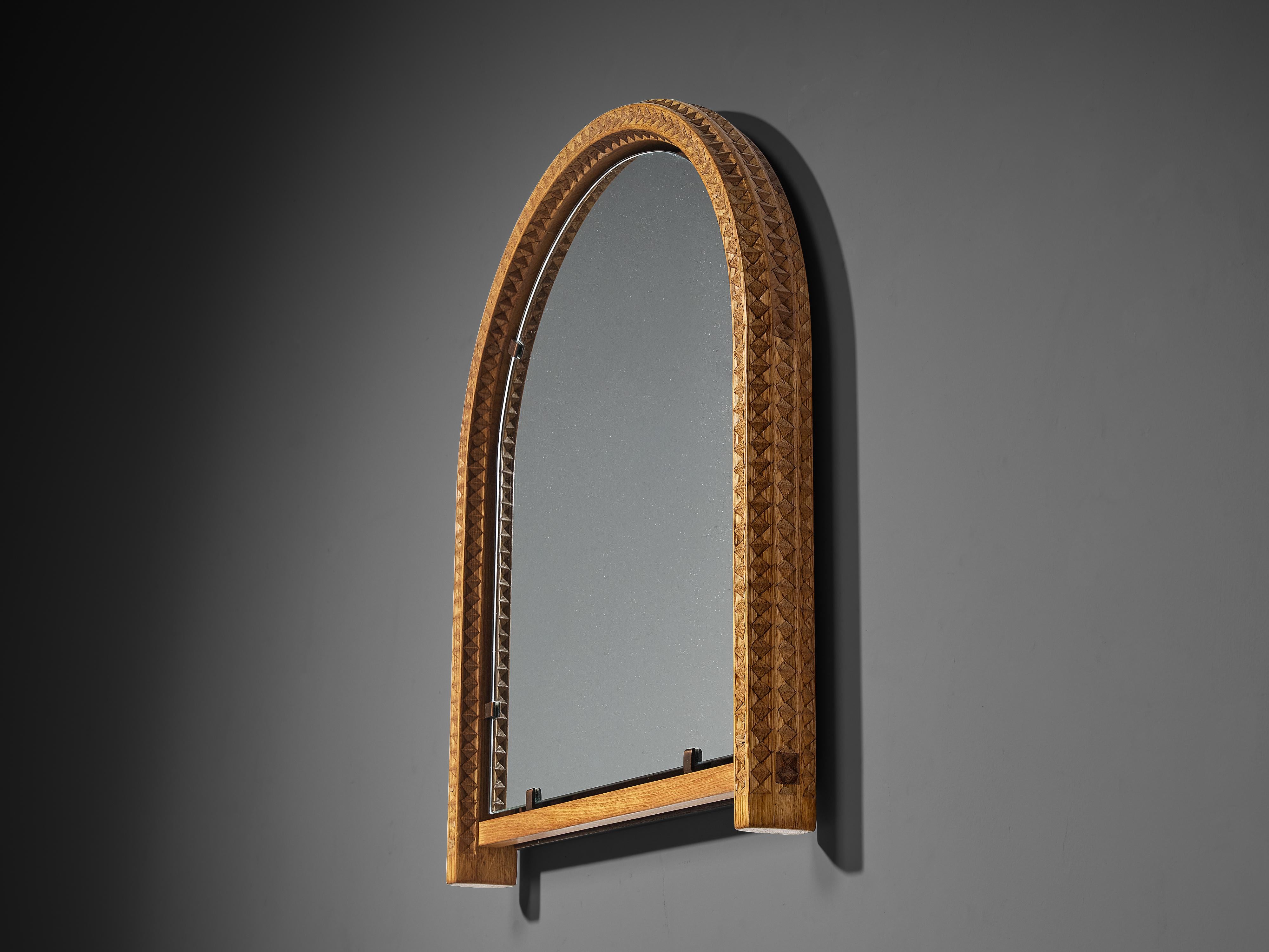 italien Giuseppe Rivadossi pour Officina Rivadossi Miroir arqué en noyer en vente