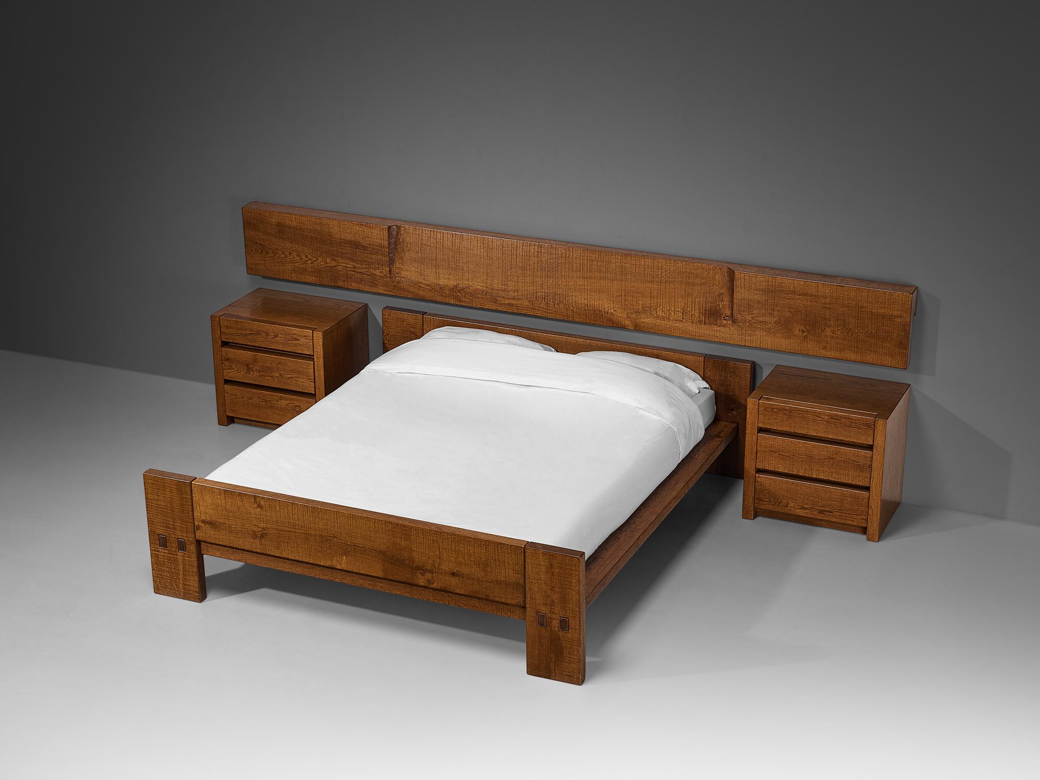 Giuseppe Rivadossi for Officina Rivadossi, set consisting of a double bed, headboard and nightstands, oak, Italy, 1980s

Giuseppe Rivadossi once again proves his great eye for materialization and technicality this wonderful bedroom set is exemplary