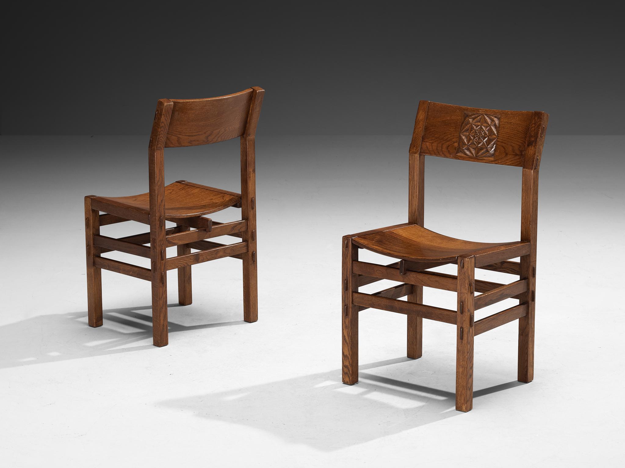 Giuseppe Rivadossi per Officina Rivadossi Sedie da pranzo con intagli in Oak in vendita 3
