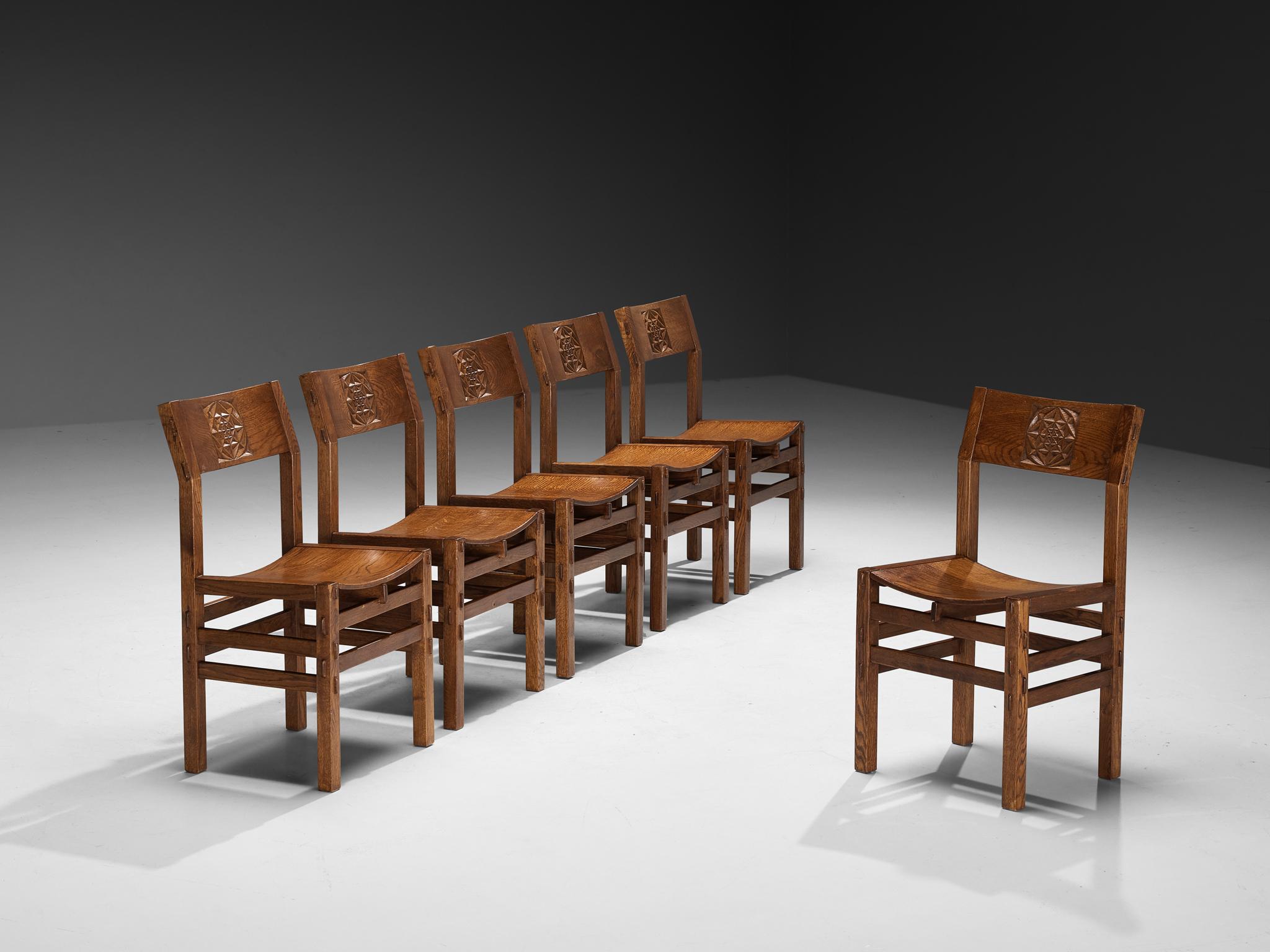 Giuseppe Rivadossi per Officina Rivadossi, set di sei sedie da pranzo, Oak, Italia, anni '70

Un eccezionale set di sedie dello scultore e designer italiano Giuseppe Rivadossi. Le sedie sono architettonicamente costruite sulla base dell'assemblaggio