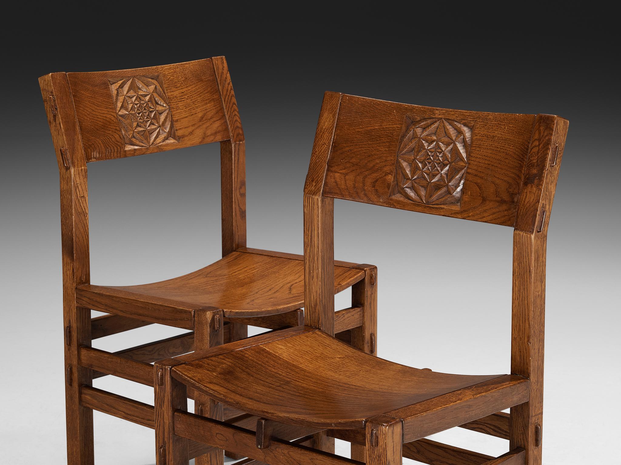 Postmoderno Giuseppe Rivadossi per Officina Rivadossi Sedie da pranzo con intagli in Oak in vendita