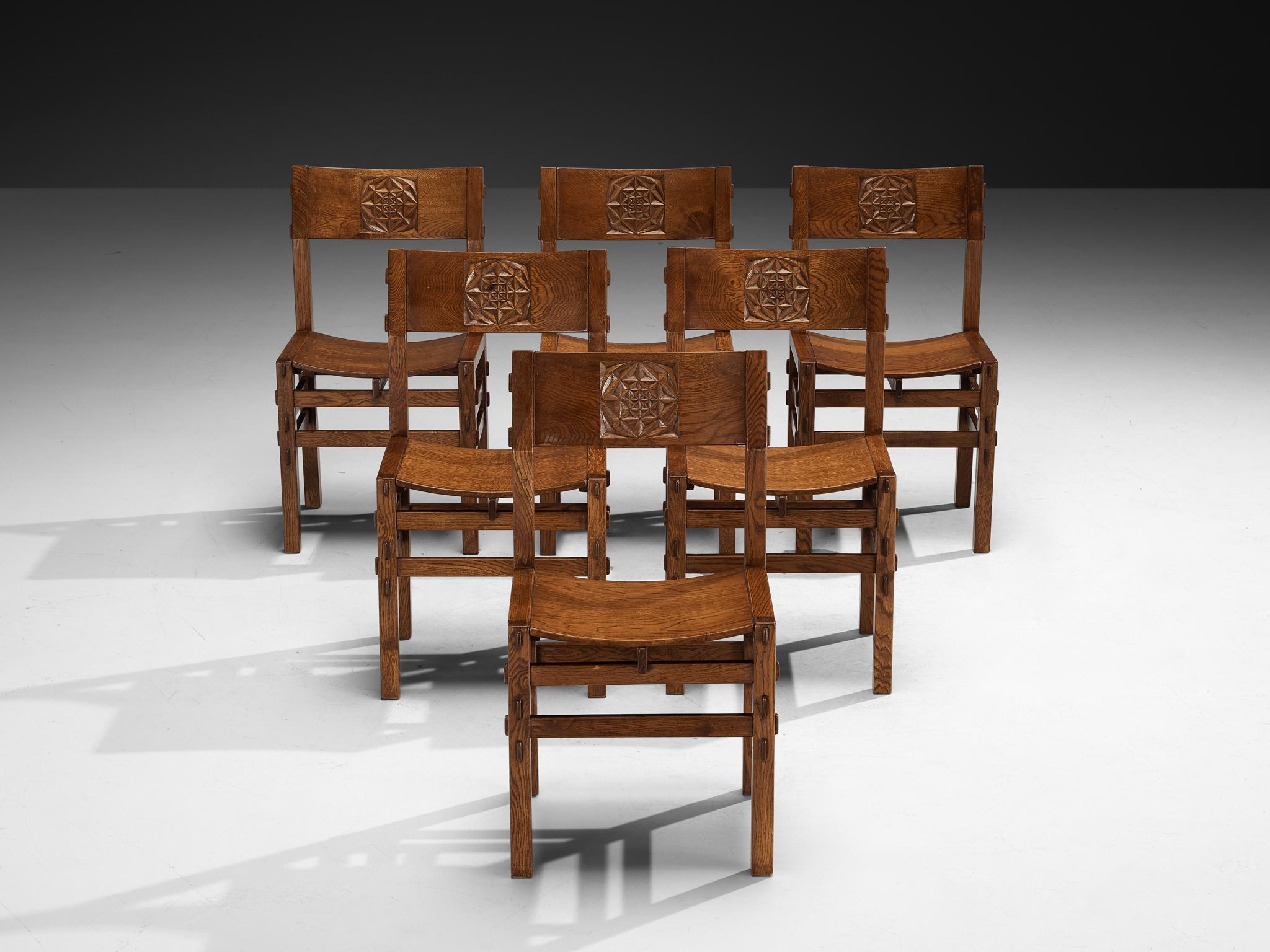 Giuseppe Rivadossi per Officina Rivadossi Sedie da pranzo con intagli in Oak In condizioni buone in vendita a Waalwijk, NL
